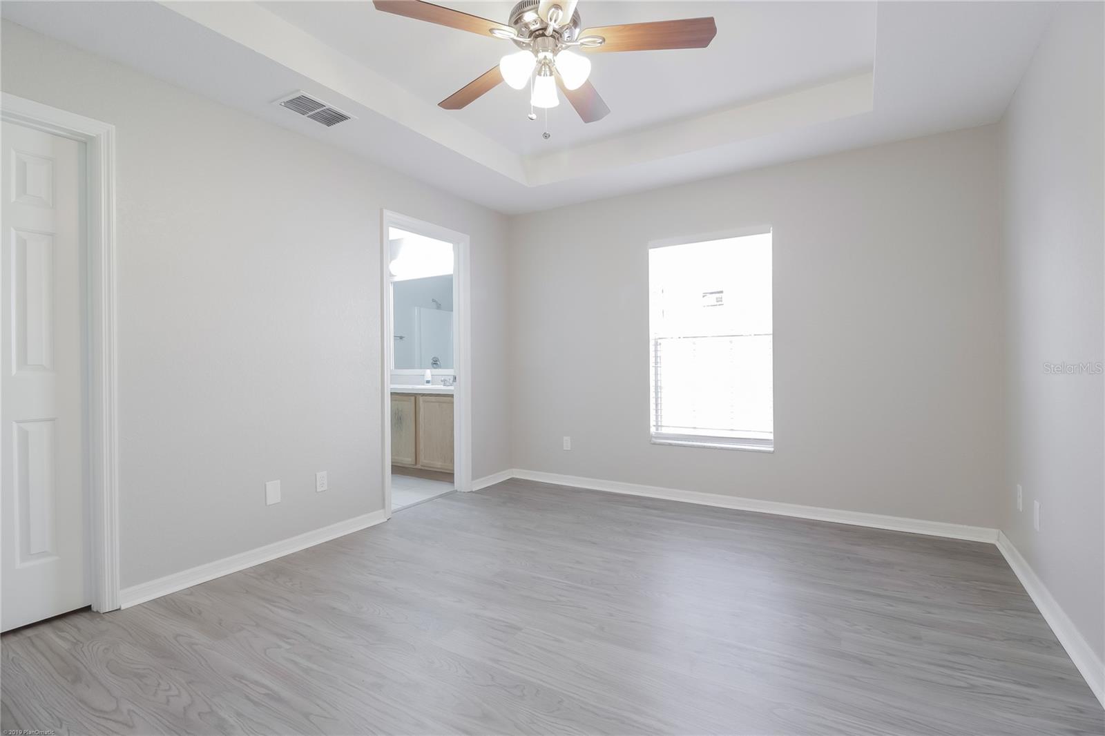 Image 9 of 16 For 103 Eagle Point Boulevard