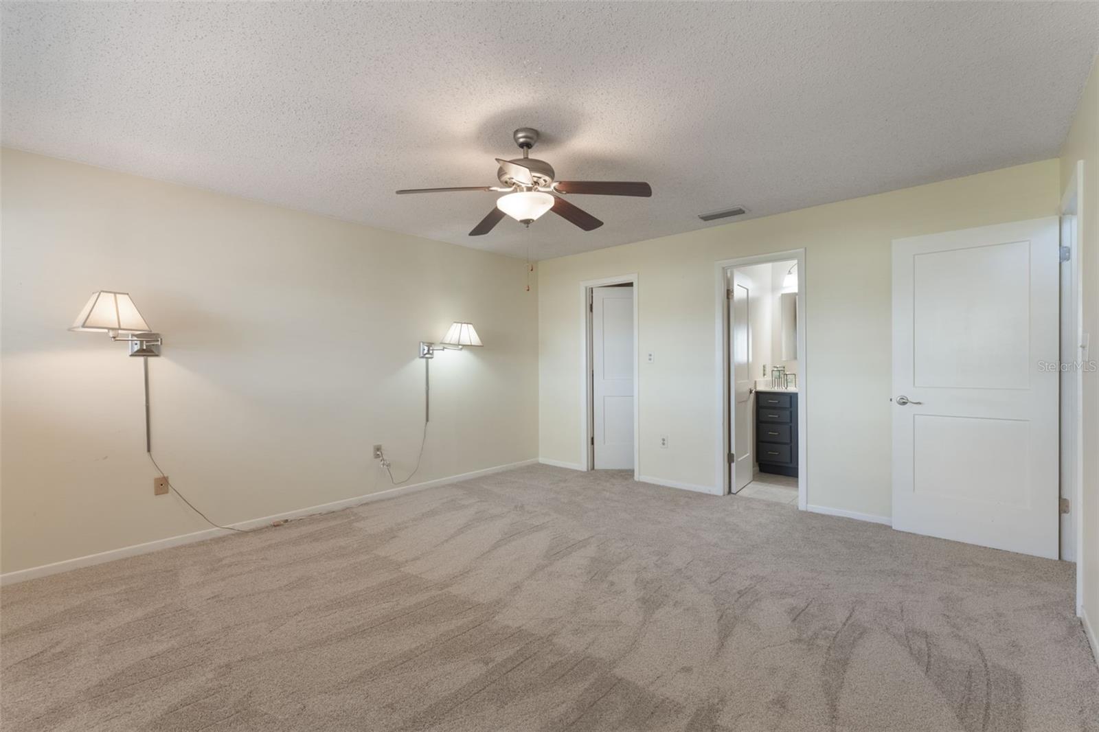 Image 18 of 36 For 105 Oaks Court