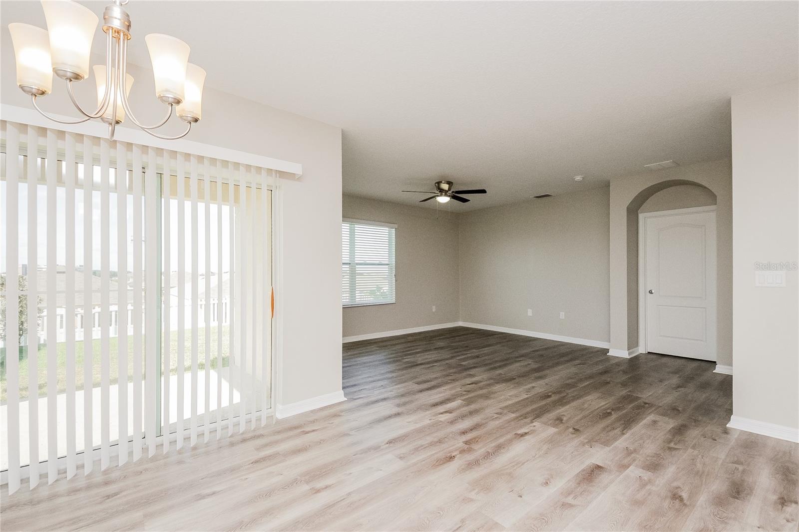 Image 4 of 16 For 195 Bella Drive