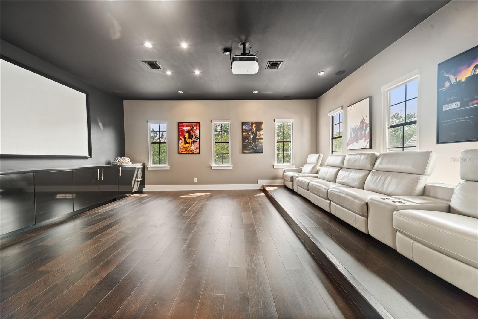 Image 18 of 21 For 9743 Covent Garden Drive