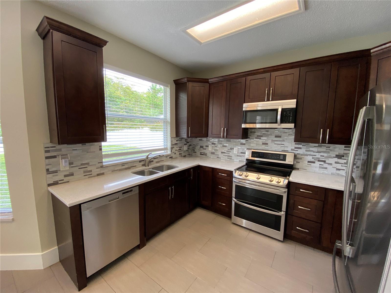 Image 12 of 44 For 4115 Andover Cay Boulevard