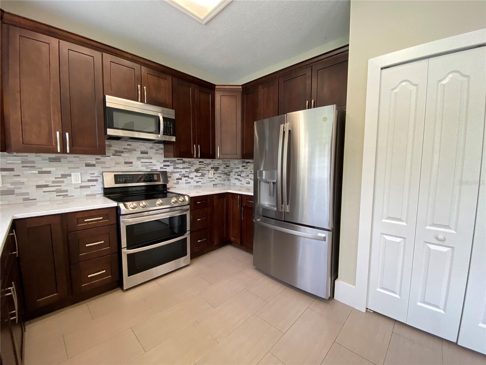 Image 13 of 44 For 4115 Andover Cay Boulevard