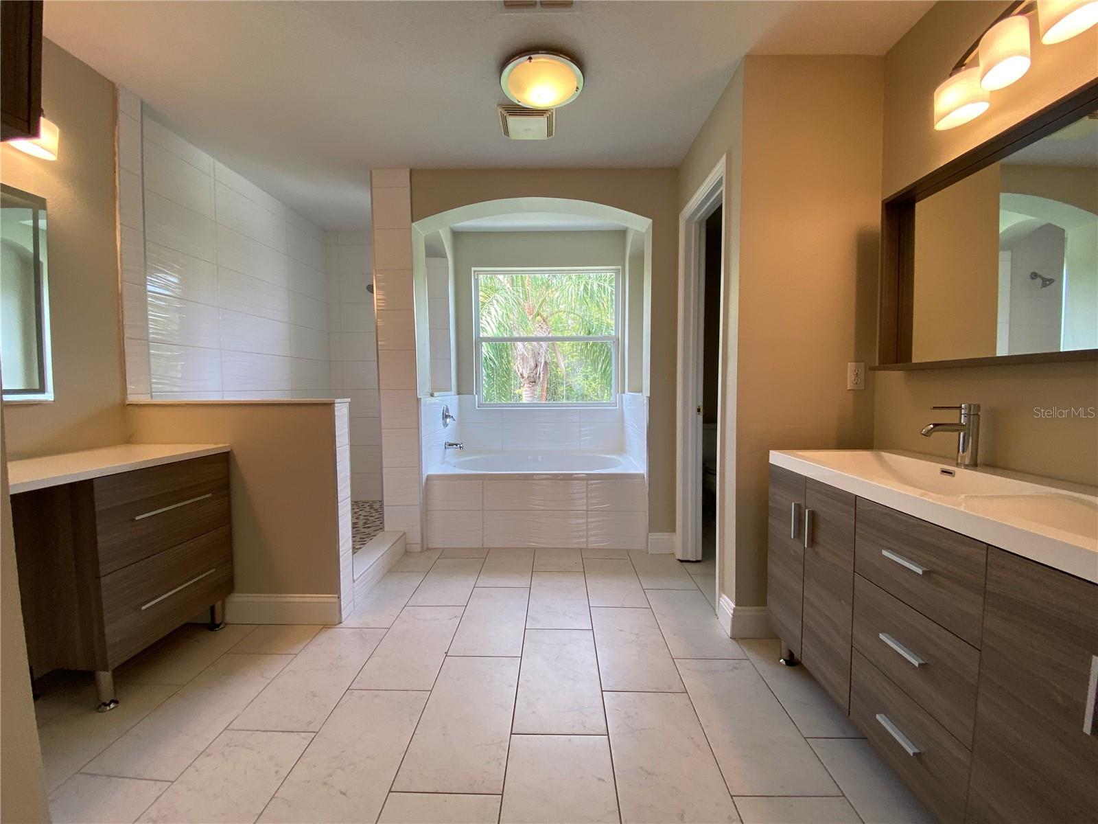 Image 28 of 44 For 4115 Andover Cay Boulevard