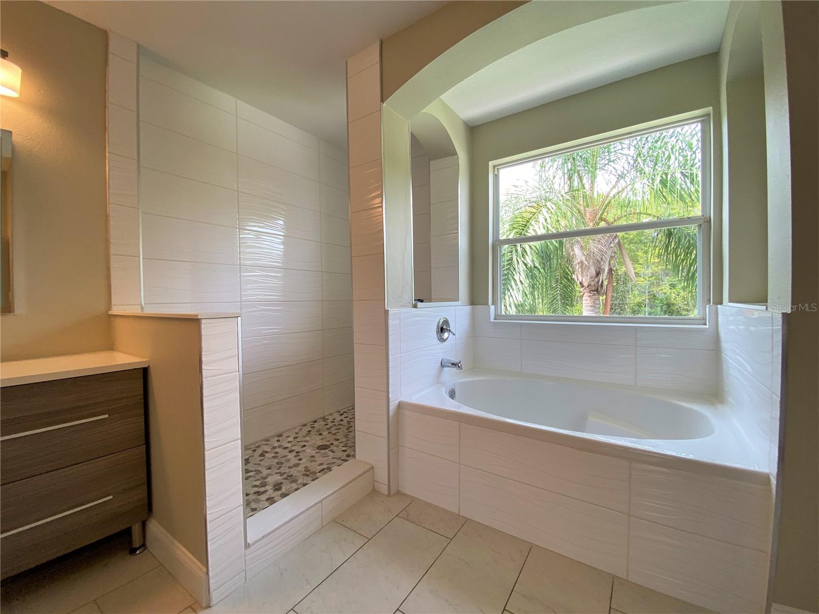 Image 32 of 44 For 4115 Andover Cay Boulevard