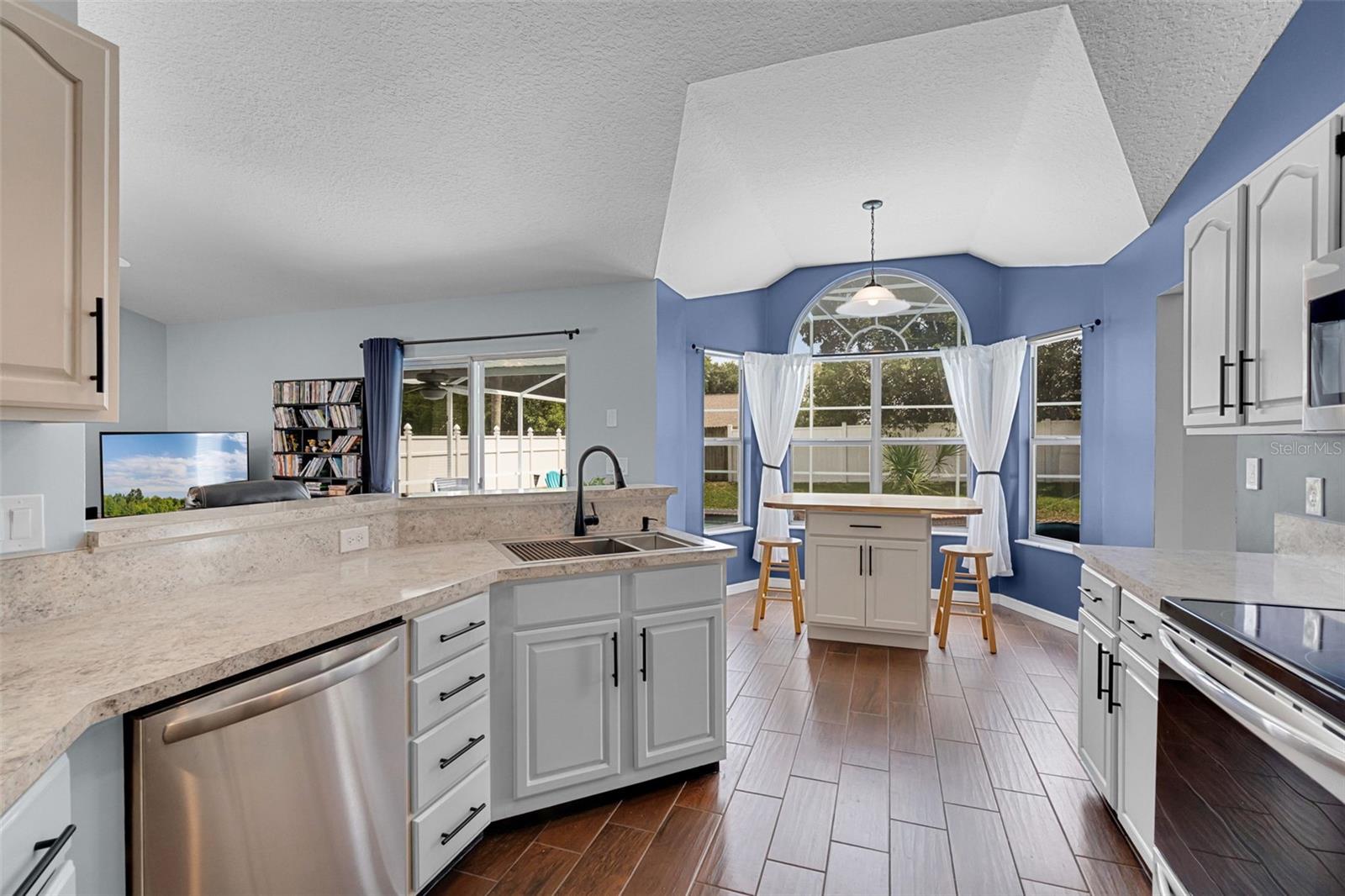 Image 10 of 62 For 2203 Essex Dr
