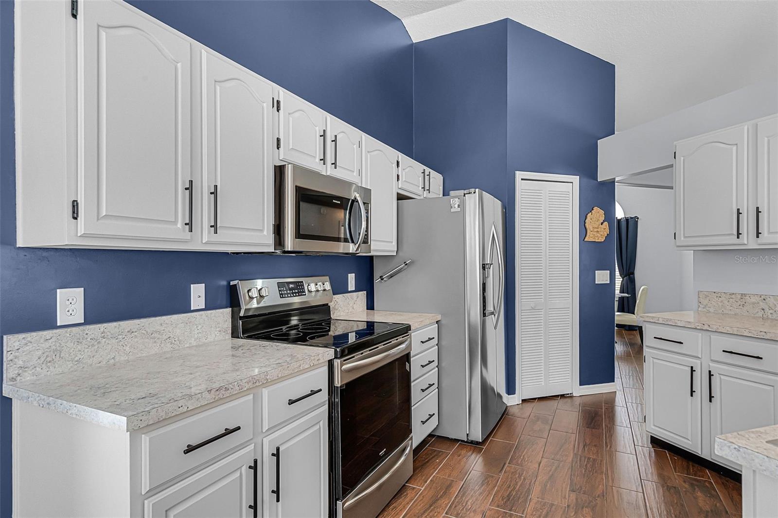Image 14 of 62 For 2203 Essex Dr