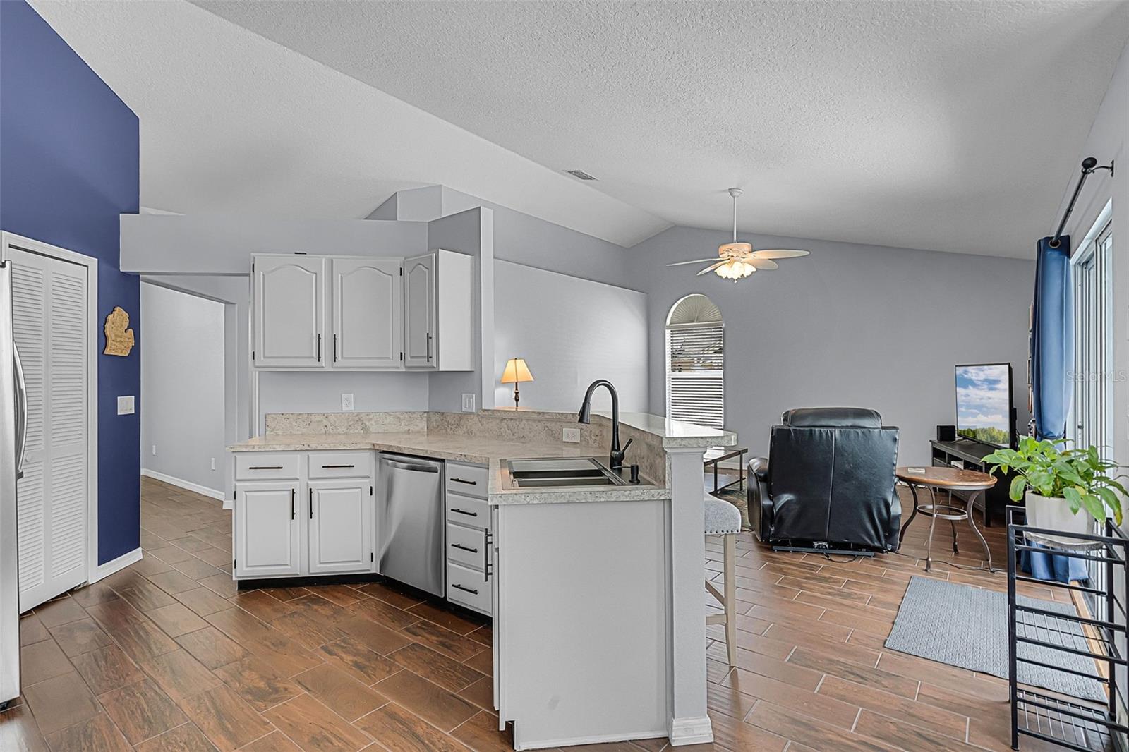 Image 15 of 62 For 2203 Essex Dr