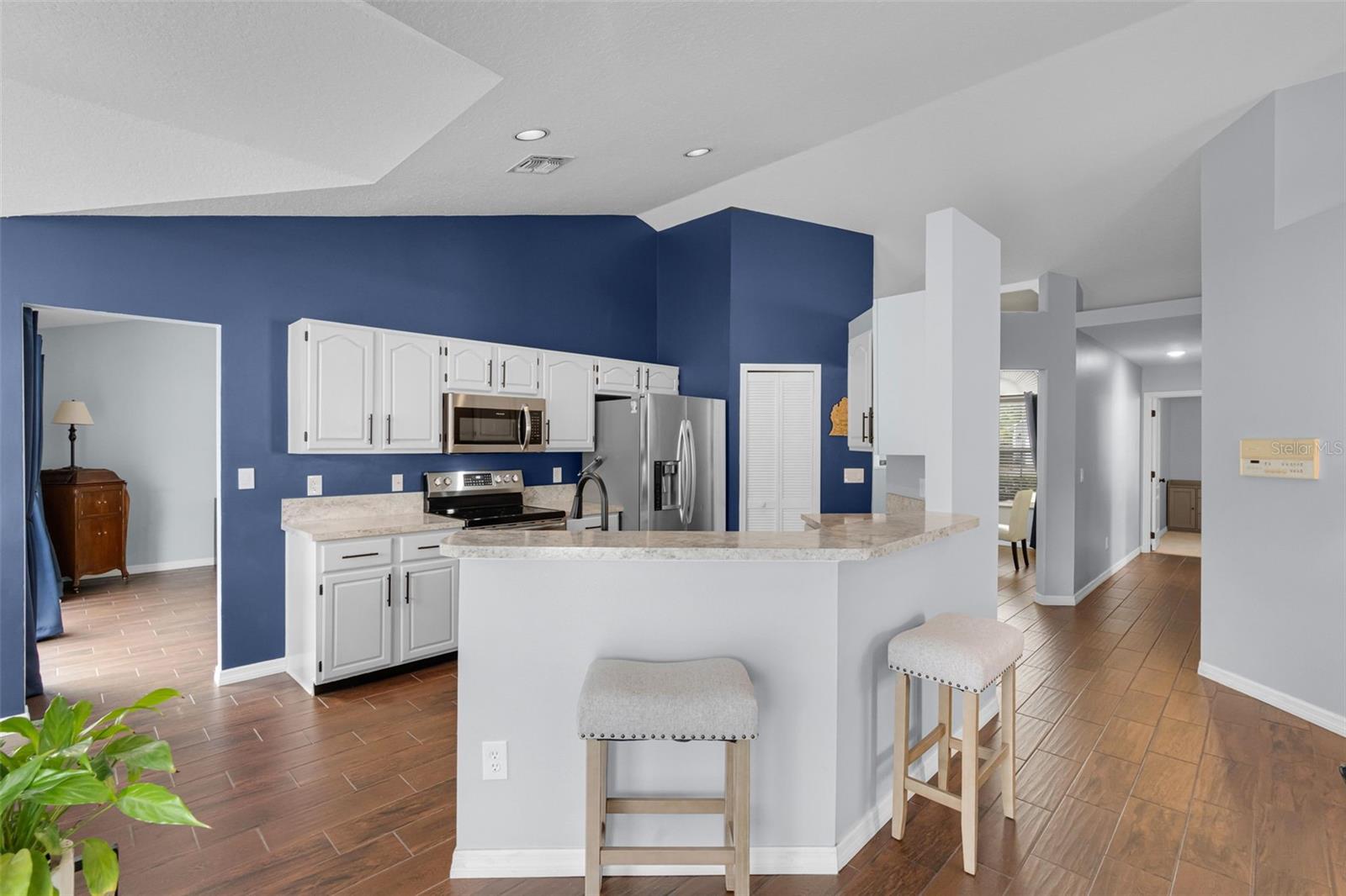 Image 17 of 62 For 2203 Essex Dr