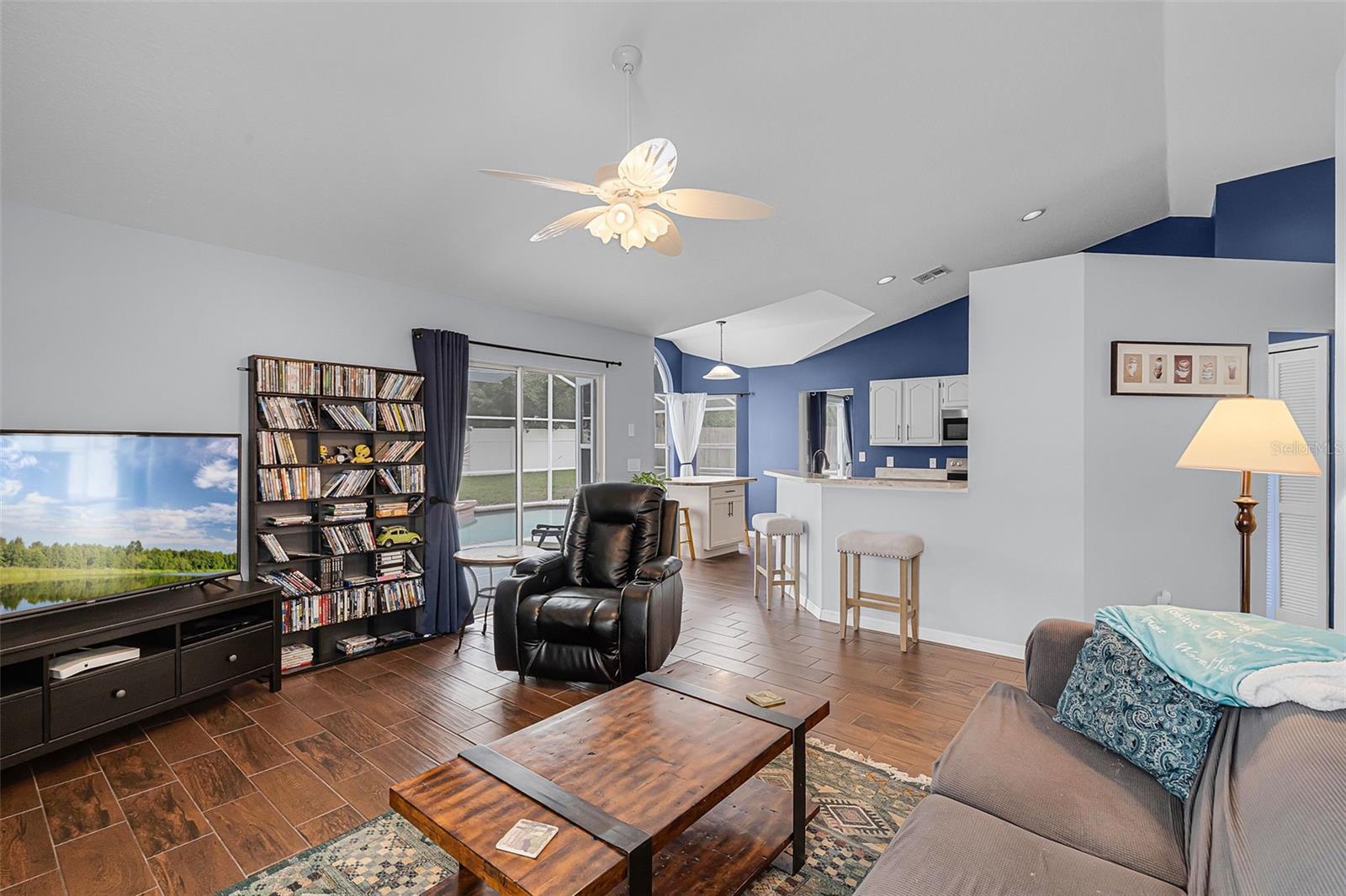 Image 18 of 62 For 2203 Essex Dr