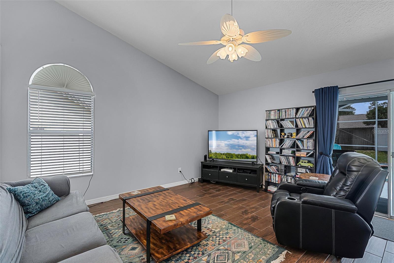 Image 19 of 62 For 2203 Essex Dr