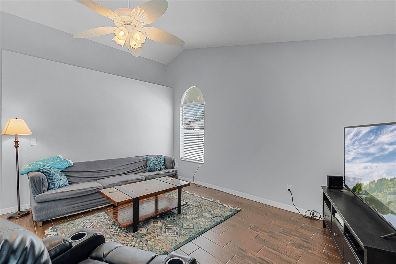 Image 20 of 62 For 2203 Essex Dr