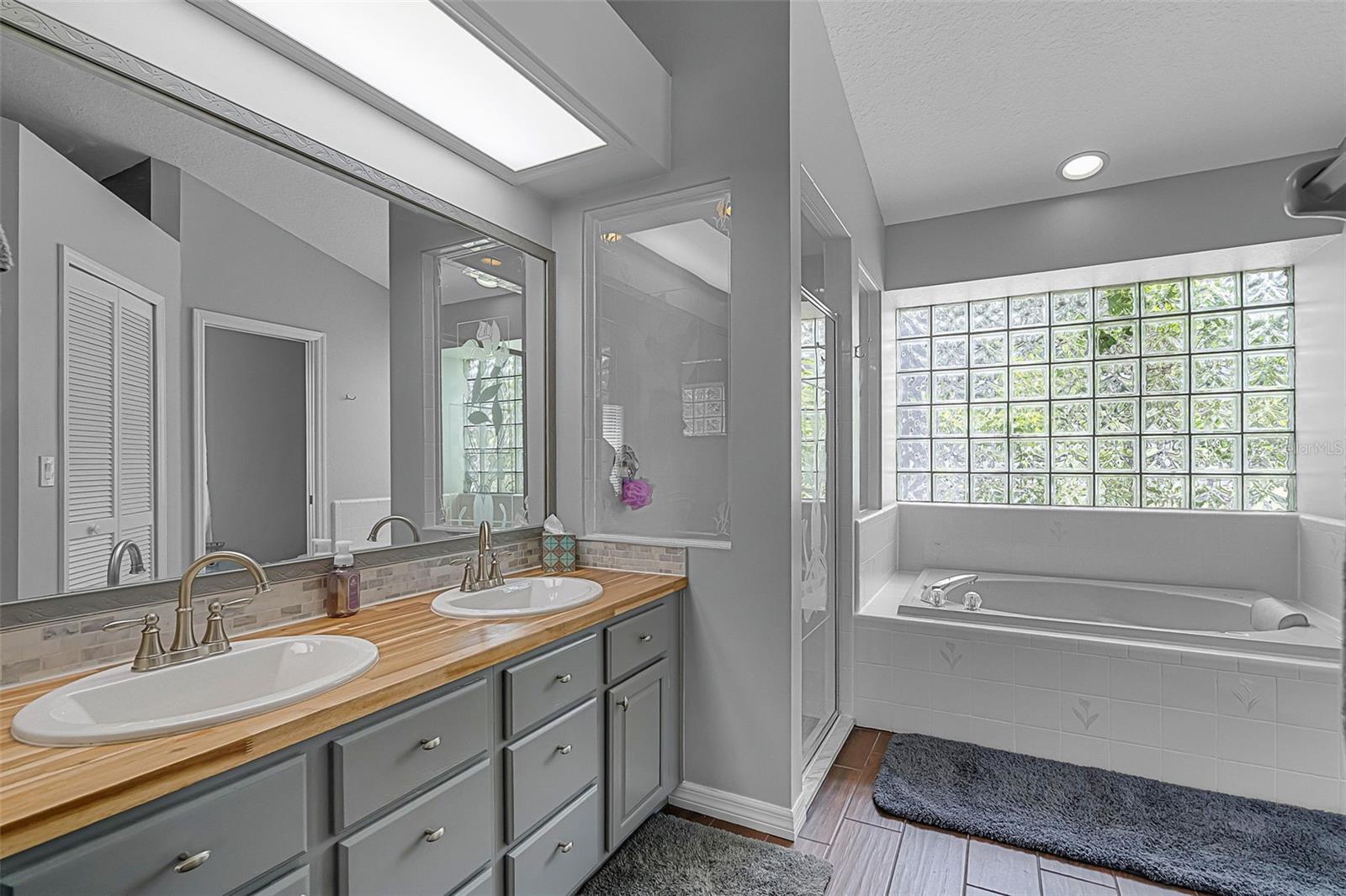 Image 23 of 62 For 2203 Essex Dr
