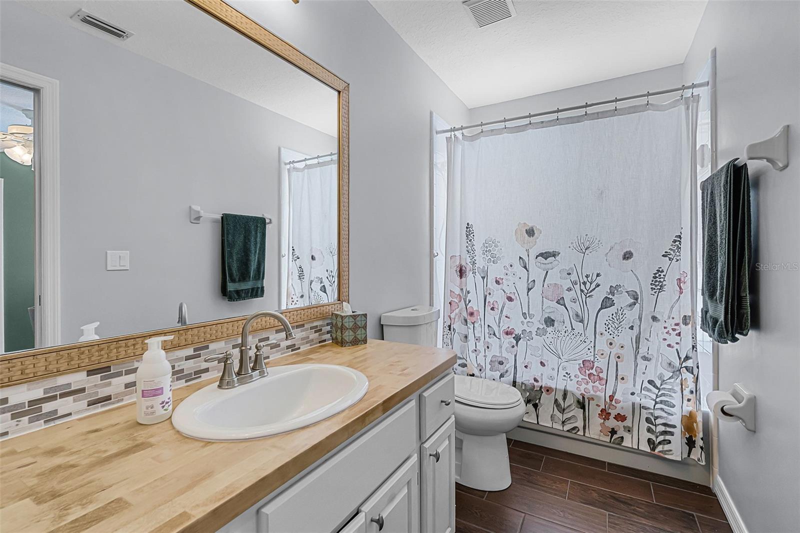 Image 33 of 62 For 2203 Essex Dr