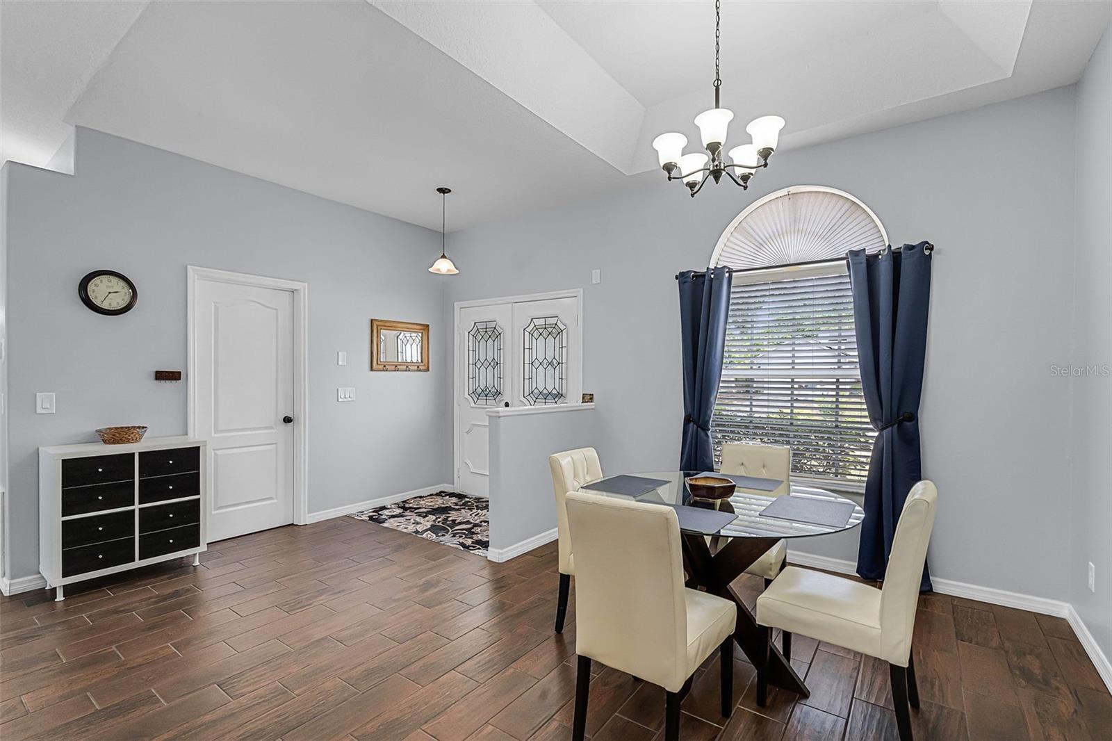 Image 4 of 62 For 2203 Essex Dr