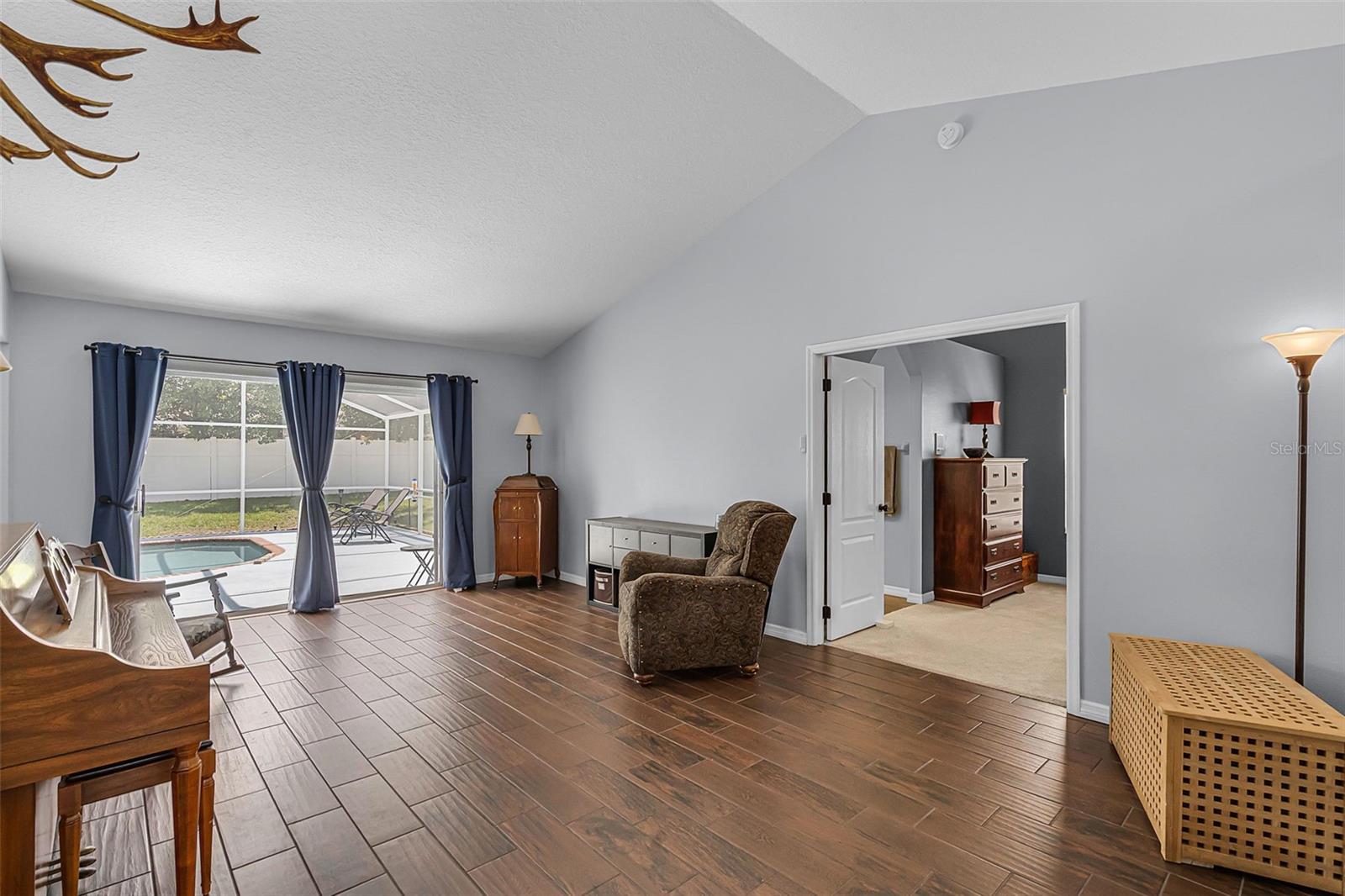 Image 5 of 62 For 2203 Essex Dr
