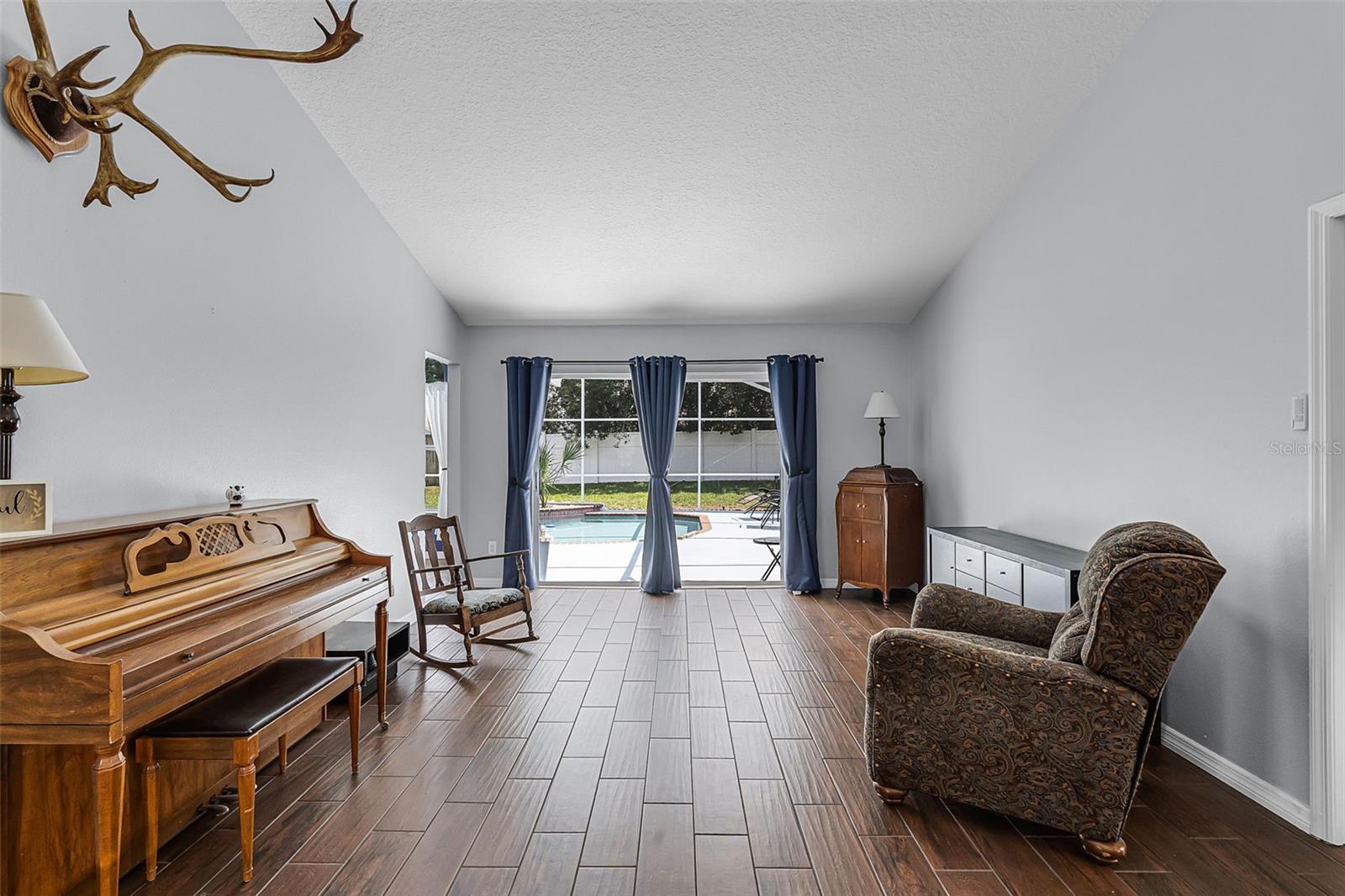 Image 6 of 62 For 2203 Essex Dr