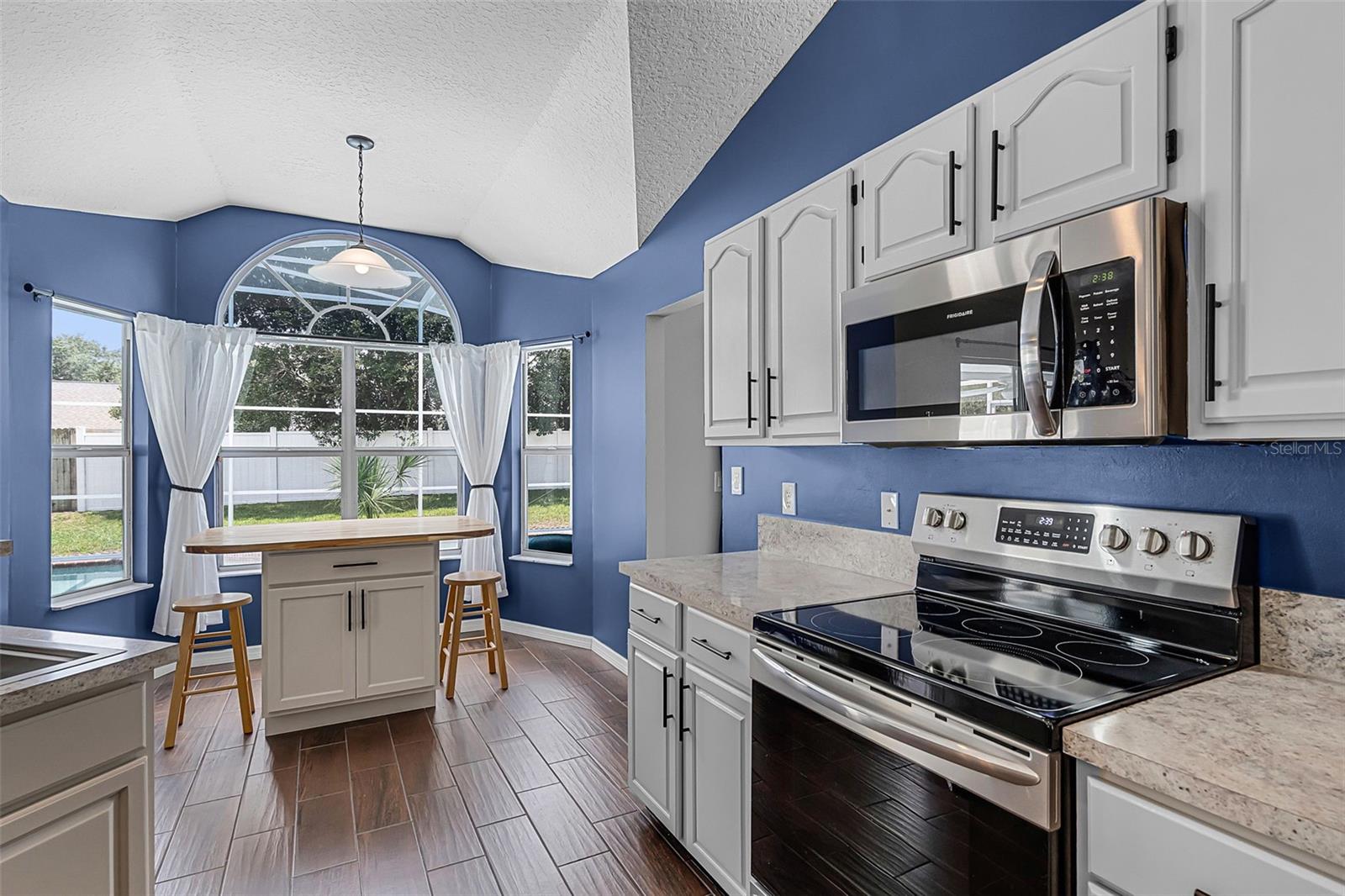 Image 9 of 62 For 2203 Essex Dr