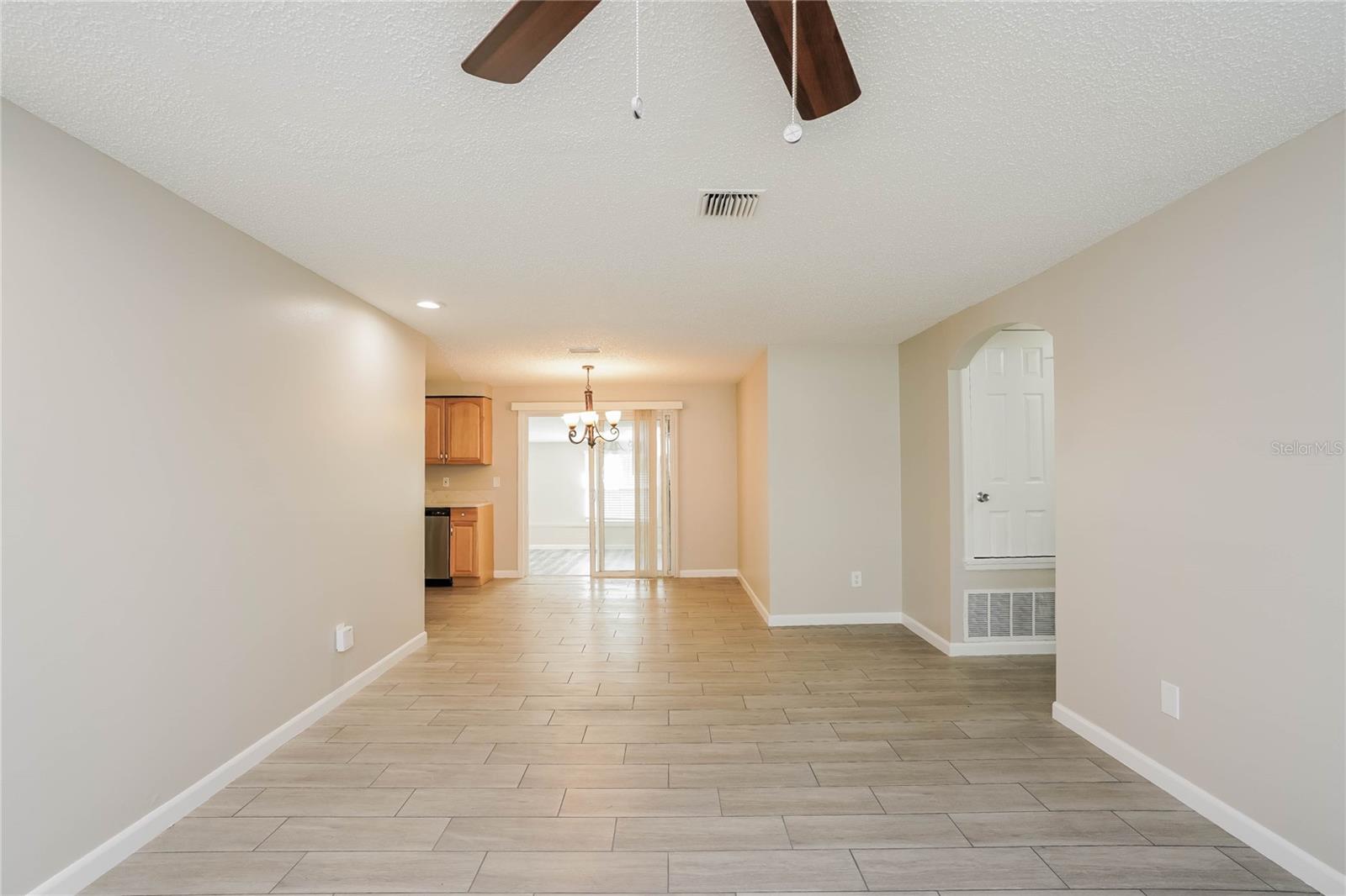 Image 4 of 16 For 16003 Woodpine Drive