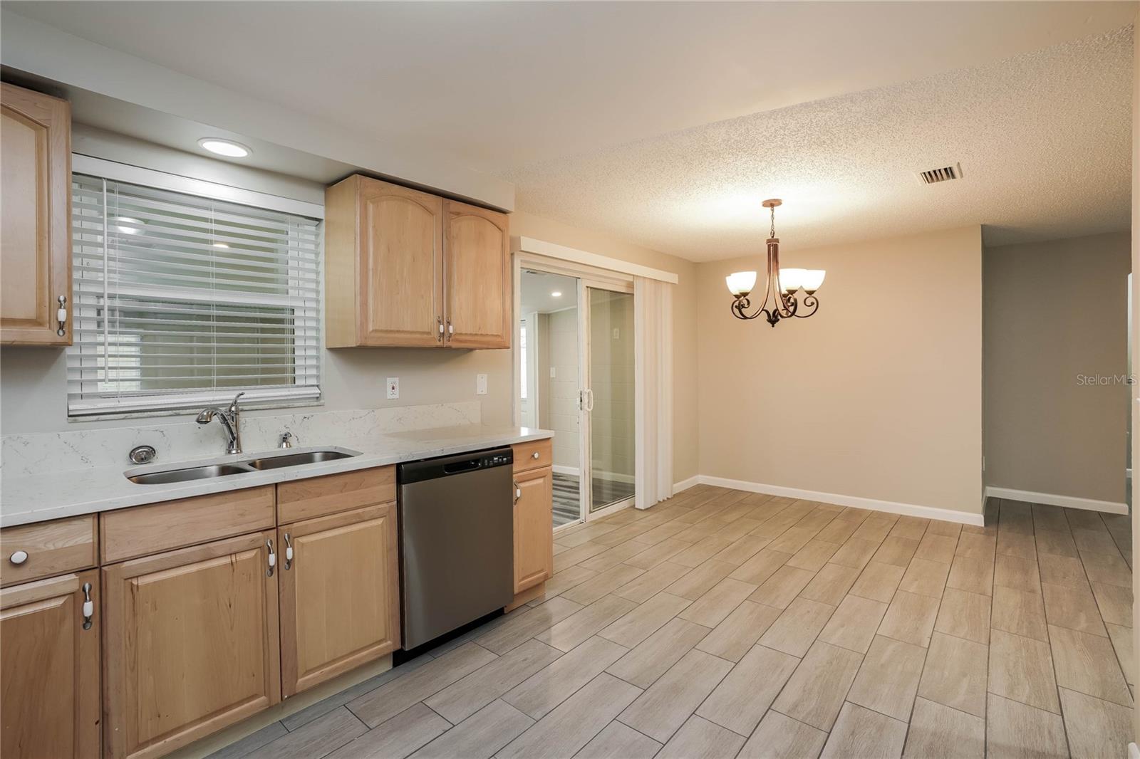 Image 6 of 16 For 16003 Woodpine Drive