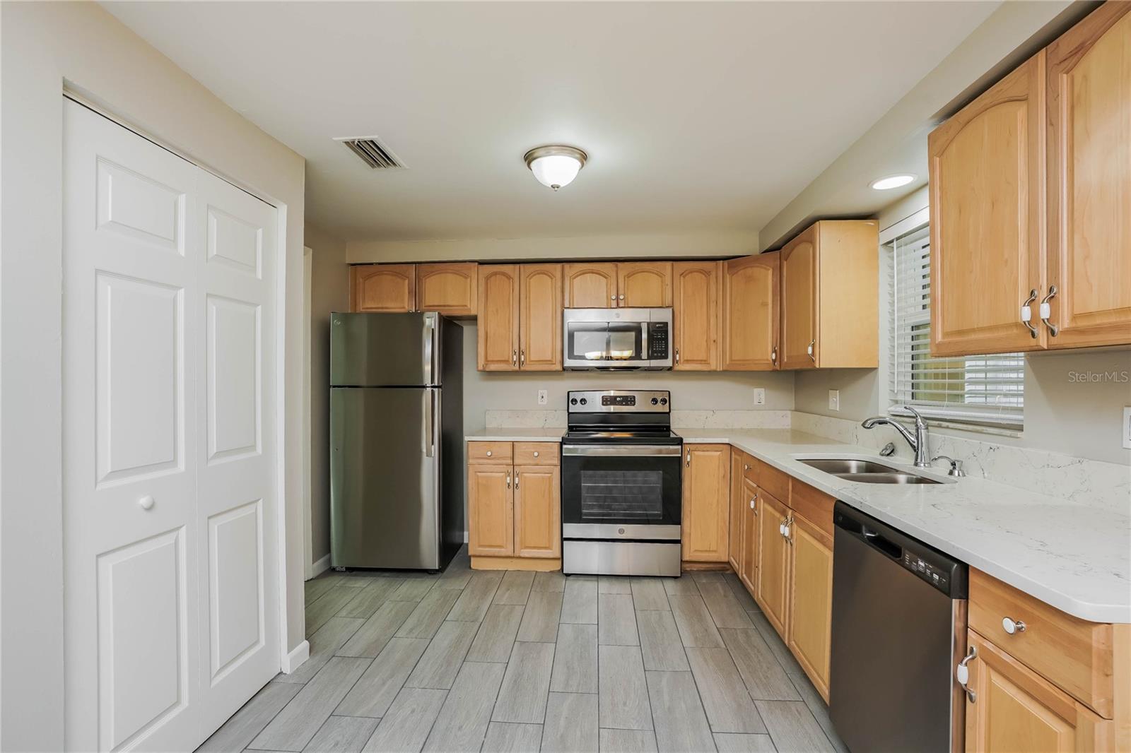 Image 7 of 16 For 16003 Woodpine Drive