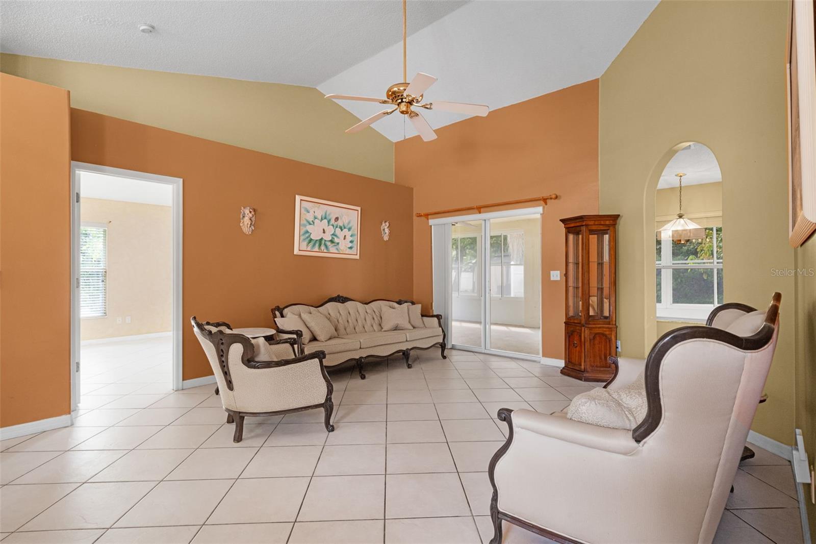 Listing photo id 8 for 2888 Middleton Circle