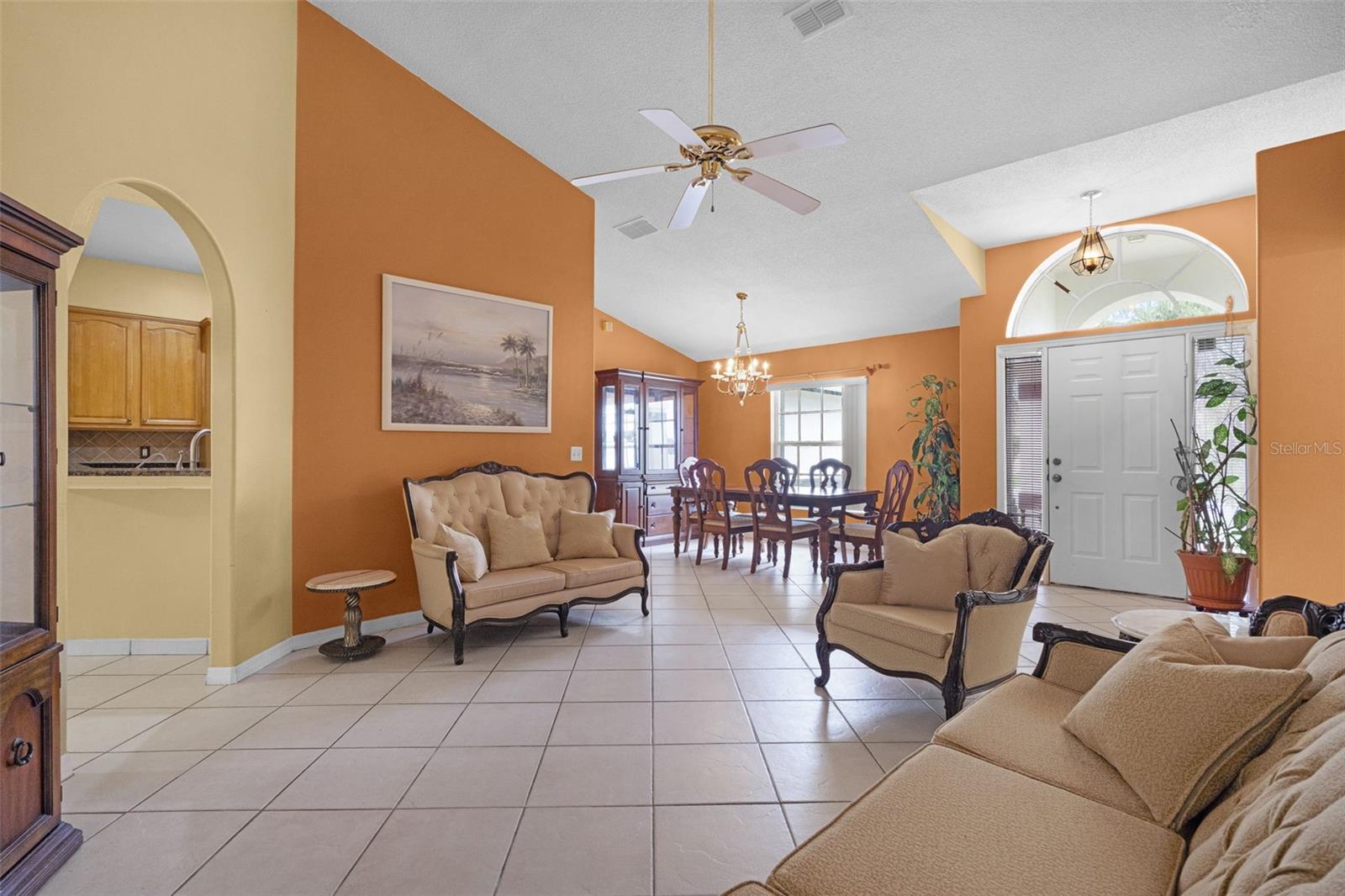 Listing photo id 9 for 2888 Middleton Circle