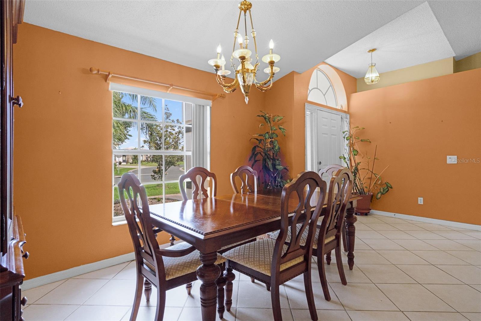 Listing photo id 13 for 2888 Middleton Circle