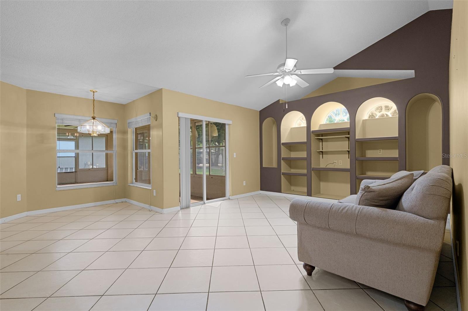 Listing photo id 14 for 2888 Middleton Circle