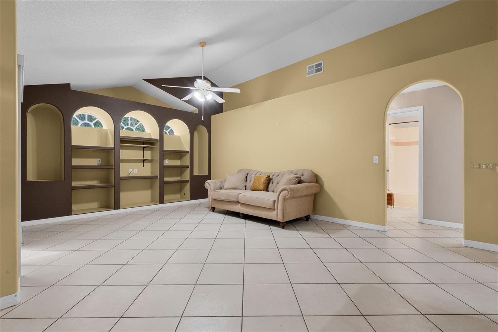 Listing photo id 15 for 2888 Middleton Circle