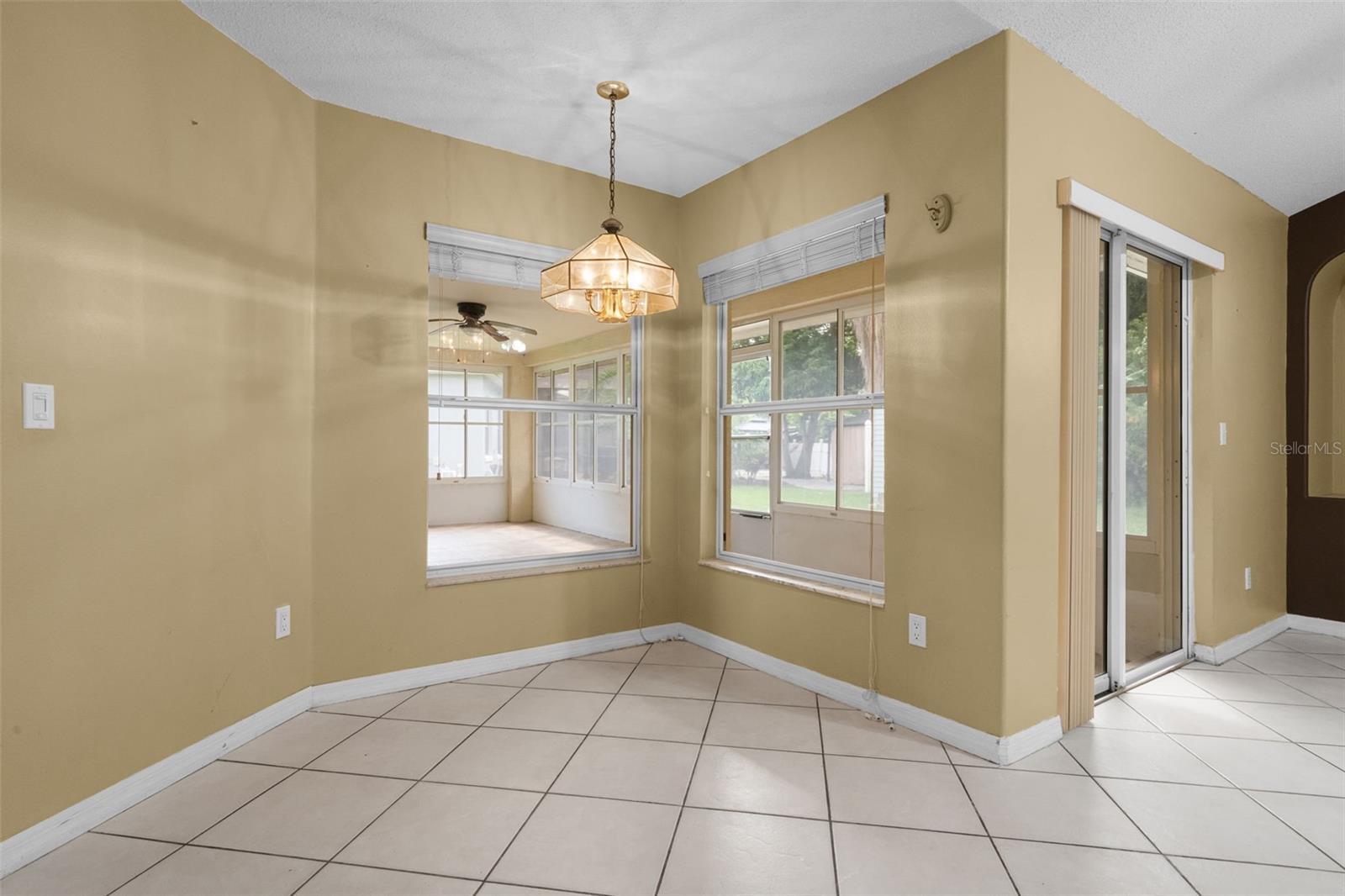 Listing photo id 17 for 2888 Middleton Circle