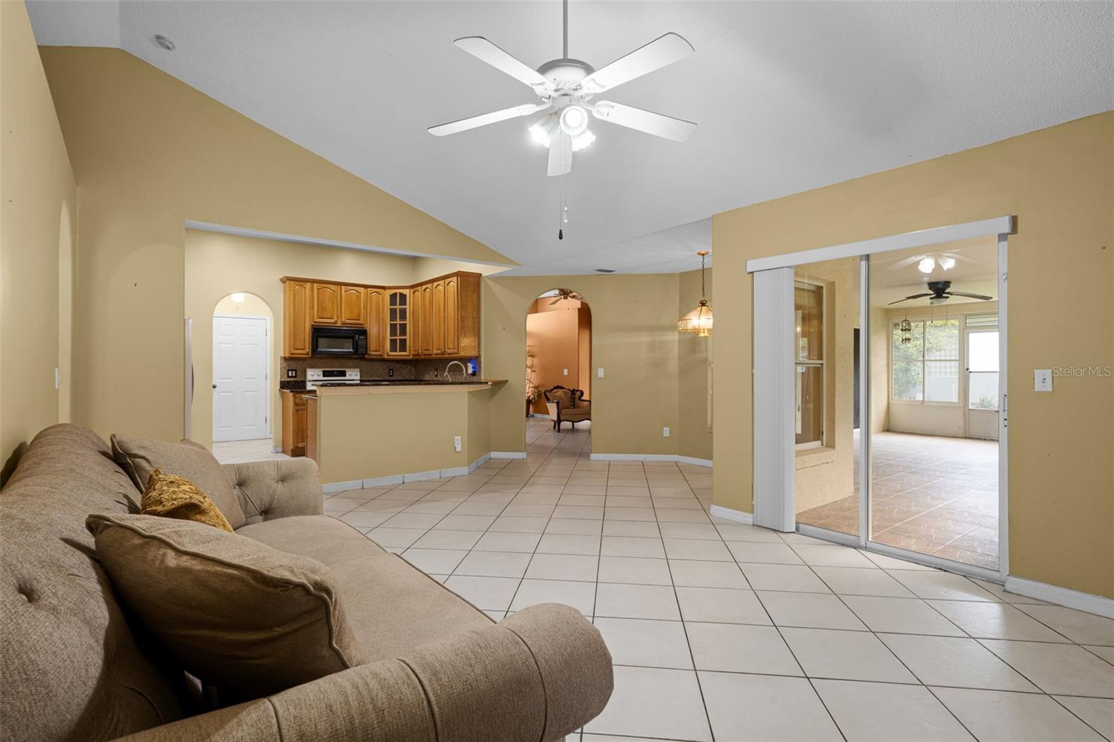 Listing photo id 19 for 2888 Middleton Circle