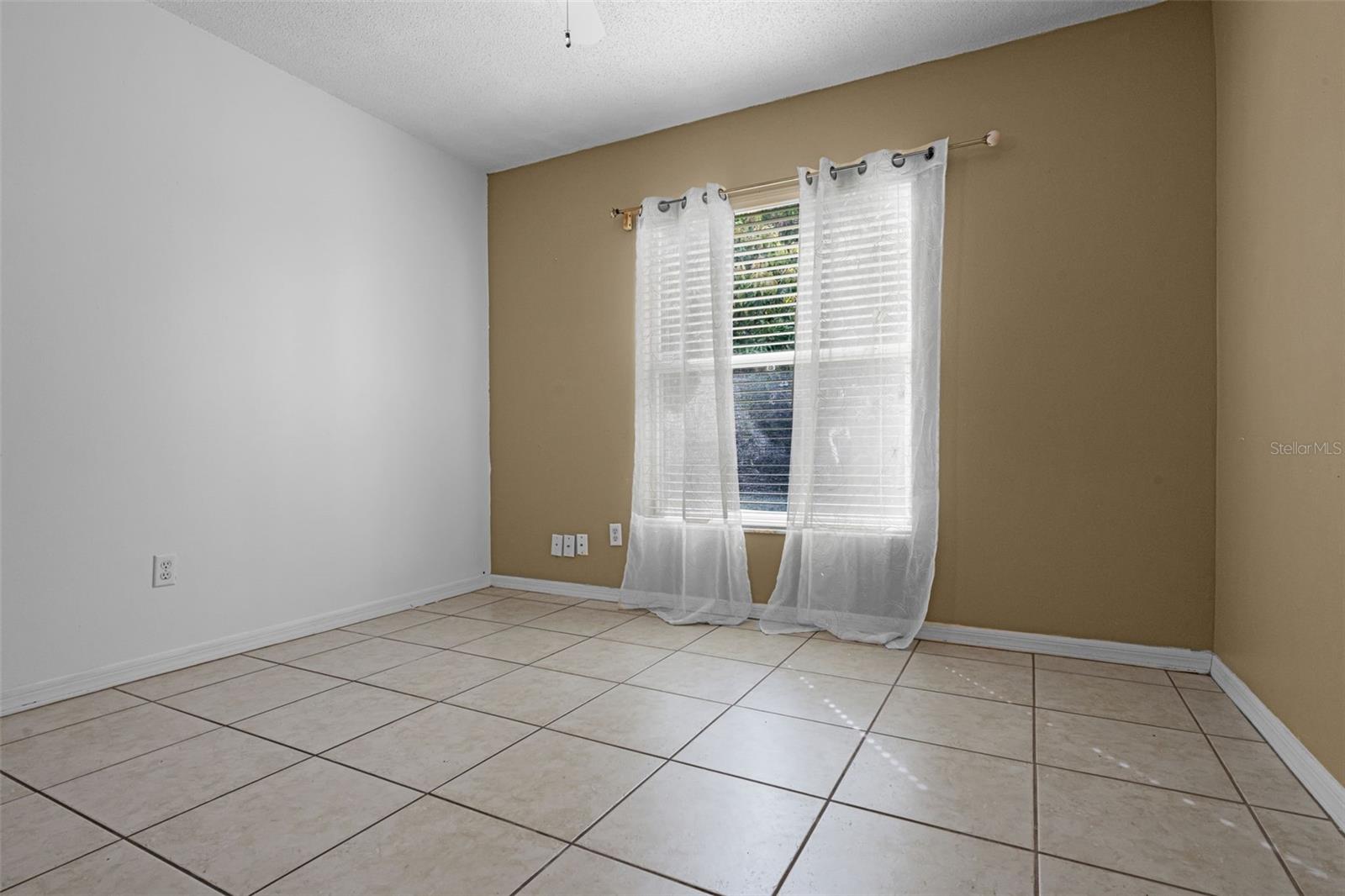 Listing photo id 32 for 2888 Middleton Circle