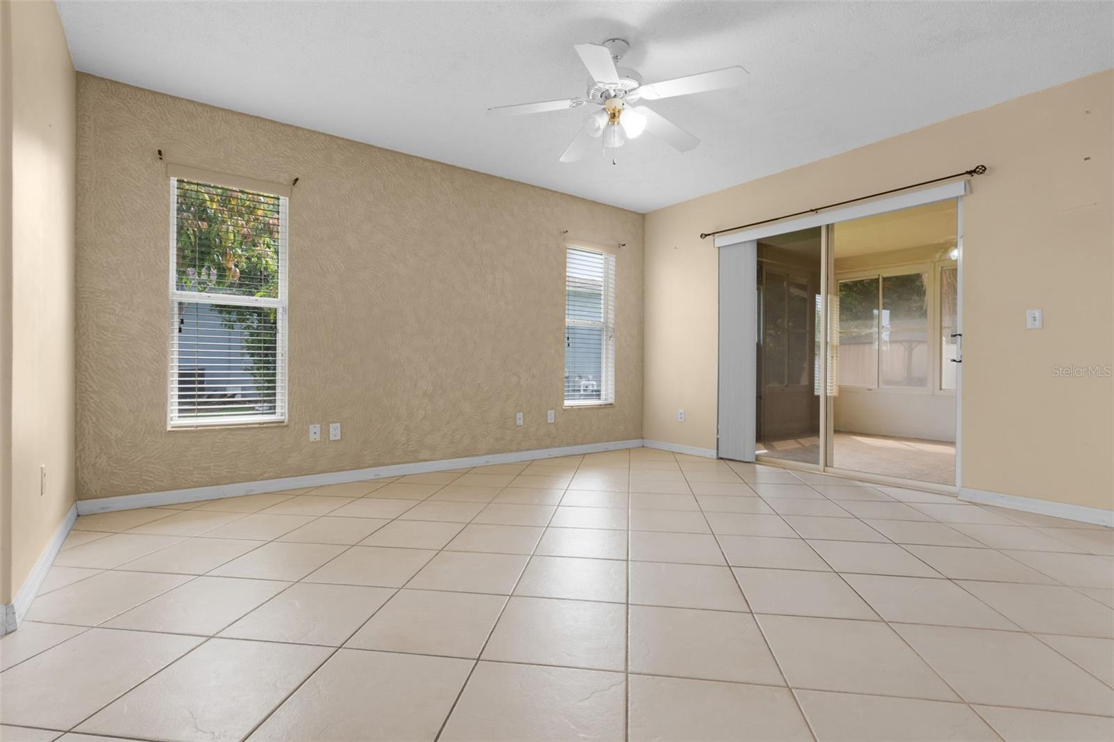 Listing photo id 34 for 2888 Middleton Circle