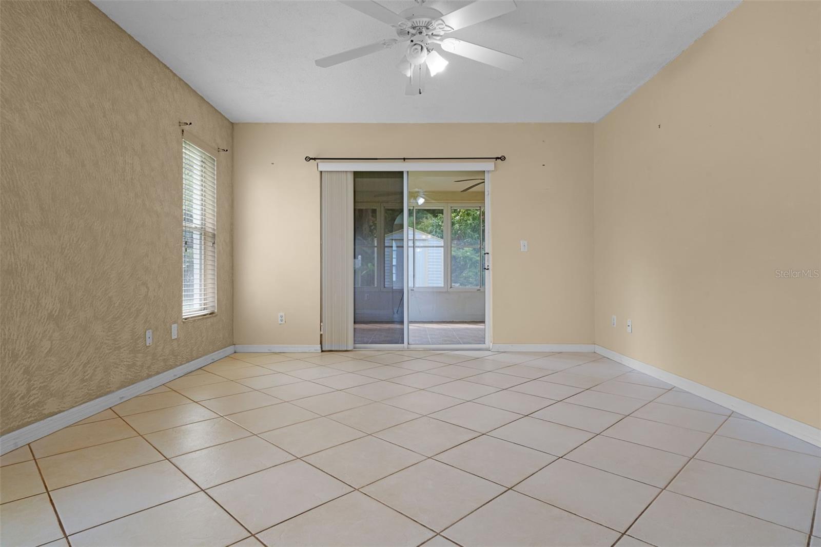Listing photo id 35 for 2888 Middleton Circle
