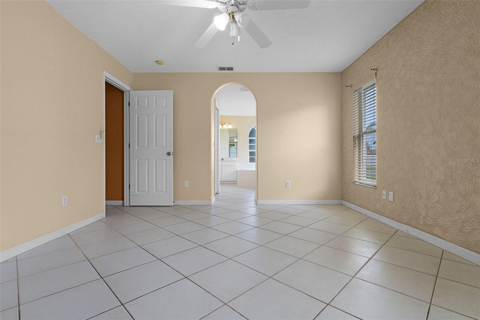 Listing photo id 36 for 2888 Middleton Circle