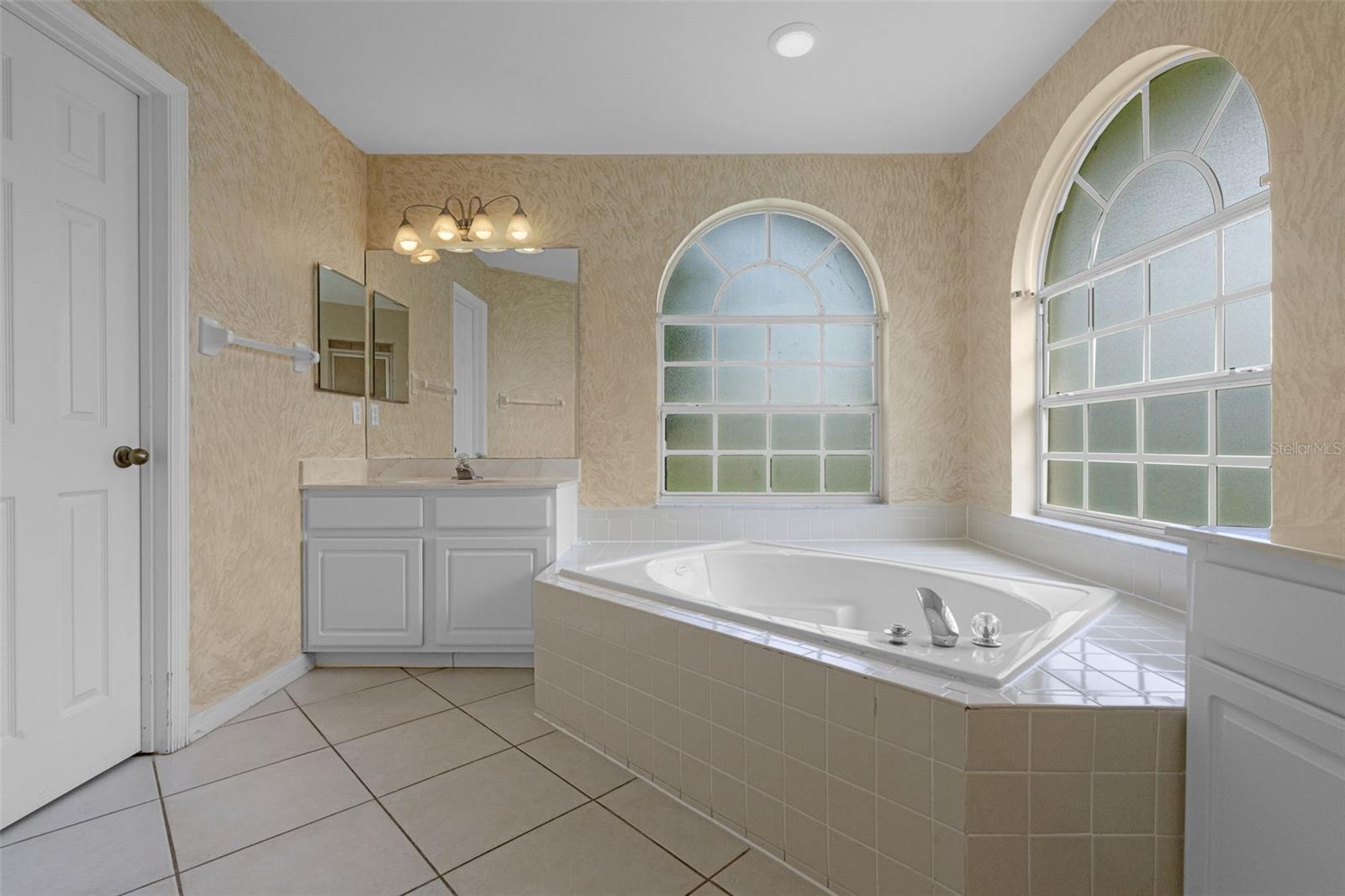 Listing photo id 37 for 2888 Middleton Circle