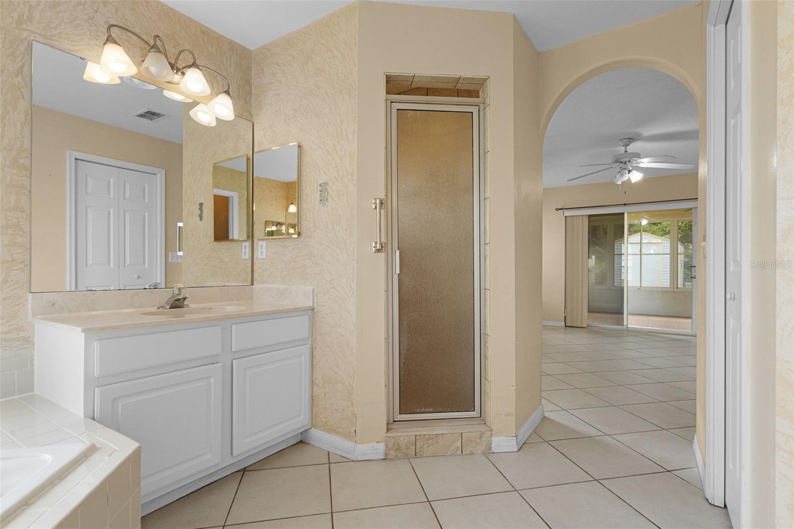 Listing photo id 39 for 2888 Middleton Circle
