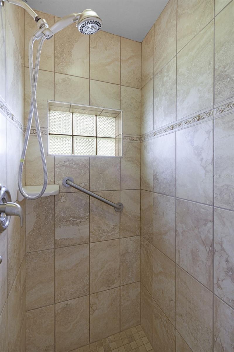 Listing photo id 41 for 2888 Middleton Circle