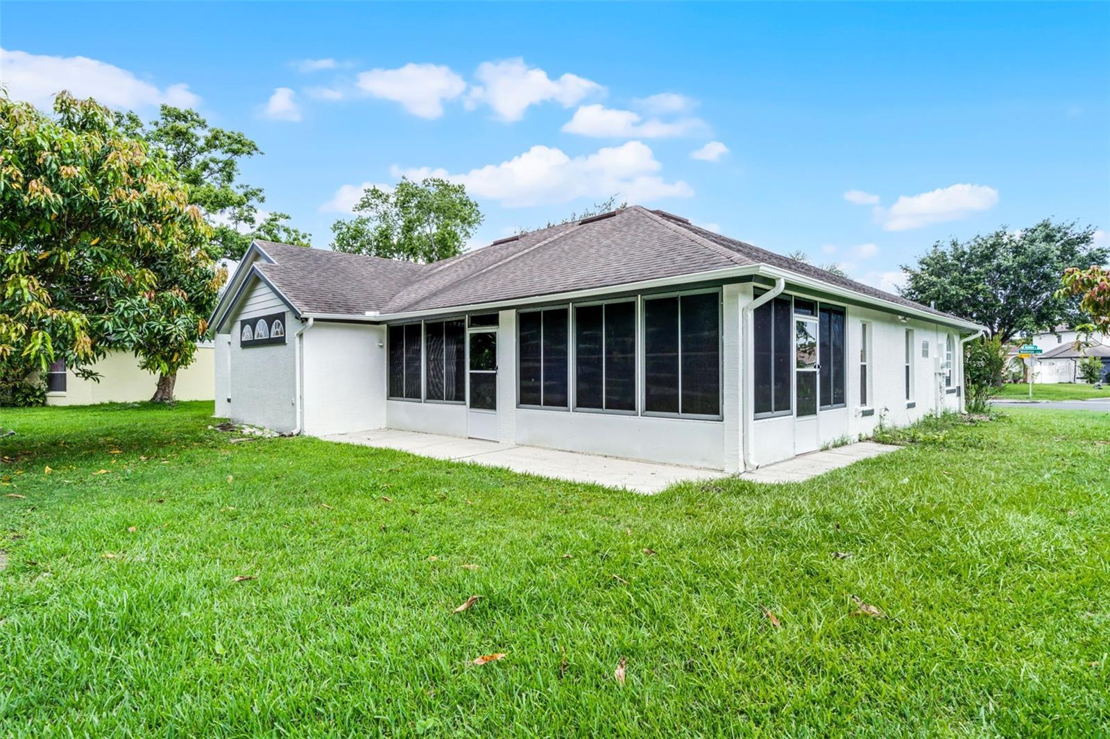 Listing photo id 47 for 2888 Middleton Circle