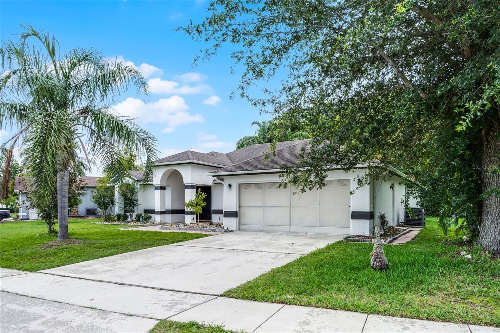 Listing photo id 3 for 2888 Middleton Circle