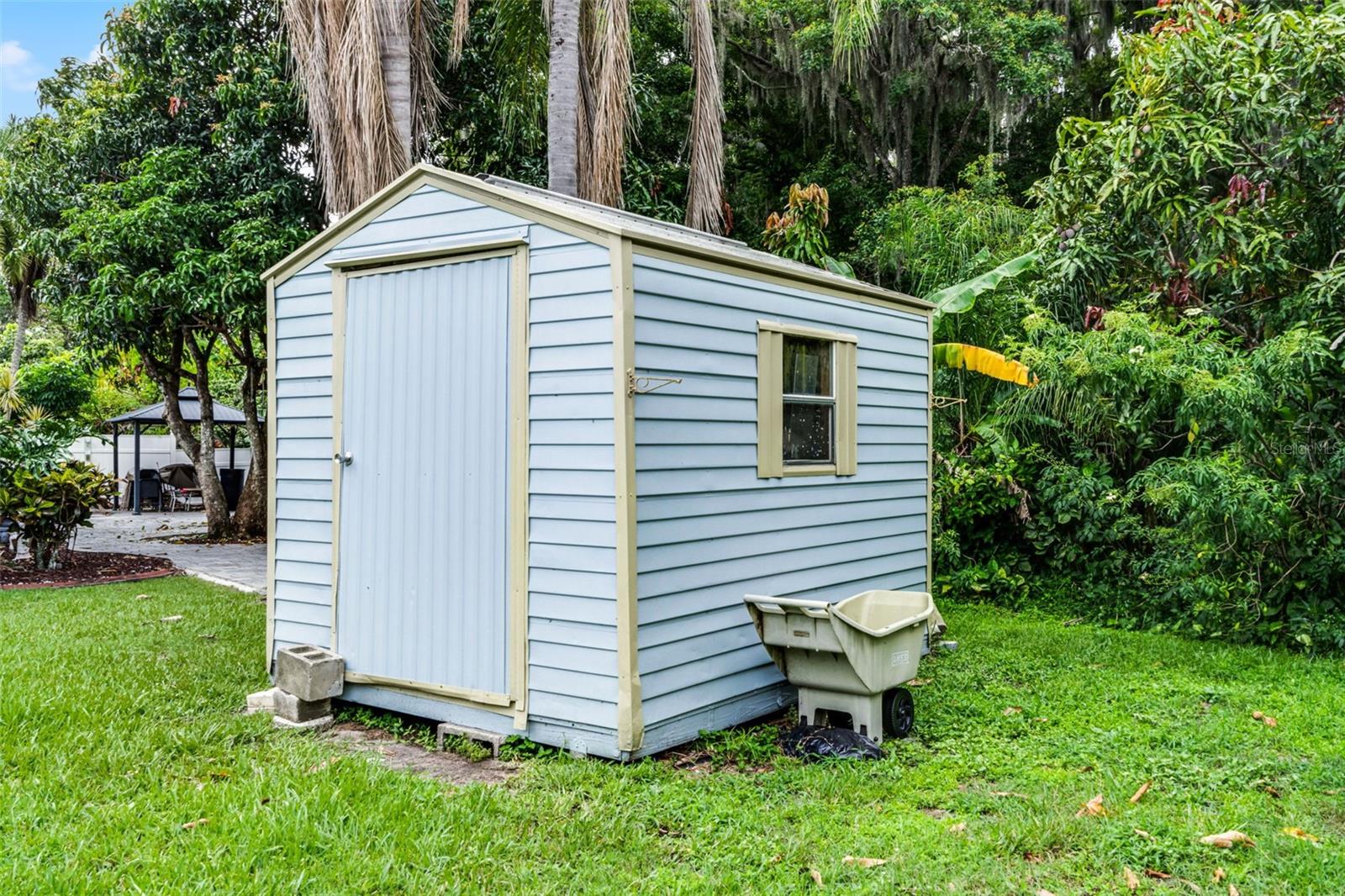 Listing photo id 48 for 2888 Middleton Circle