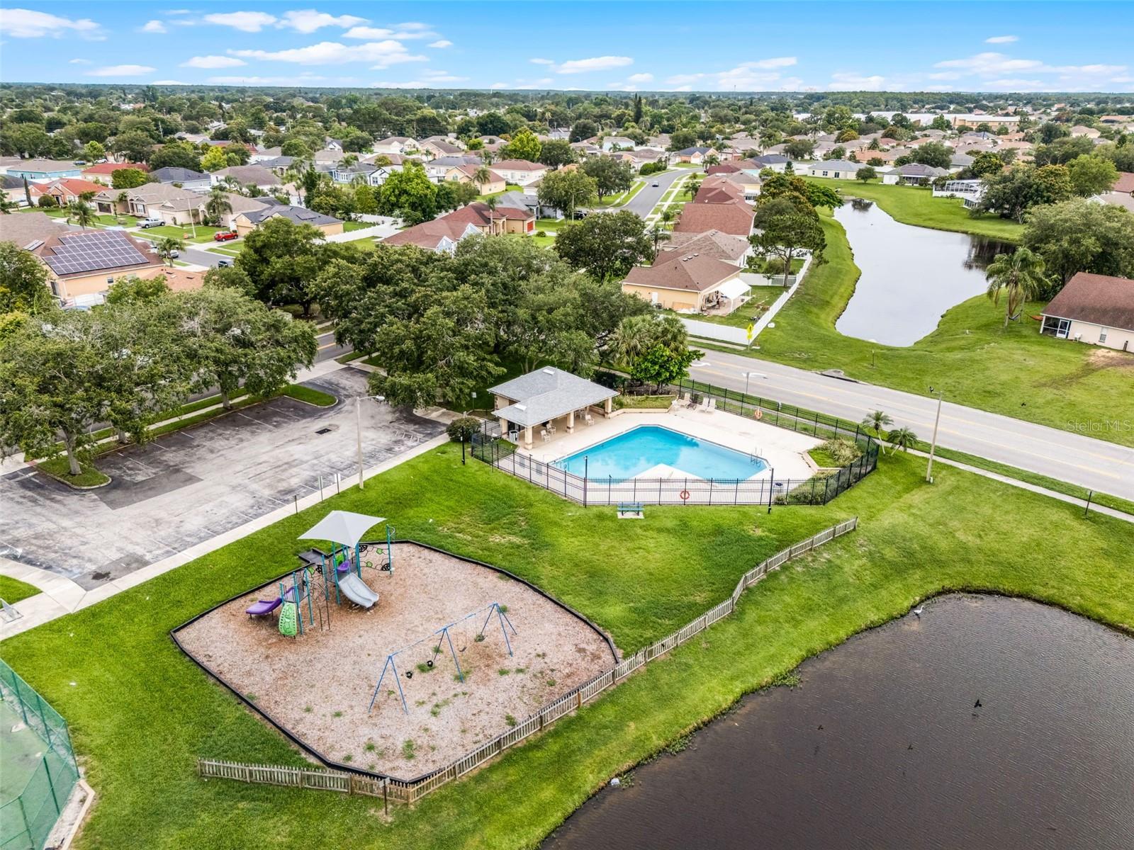 Listing photo id 60 for 2888 Middleton Circle