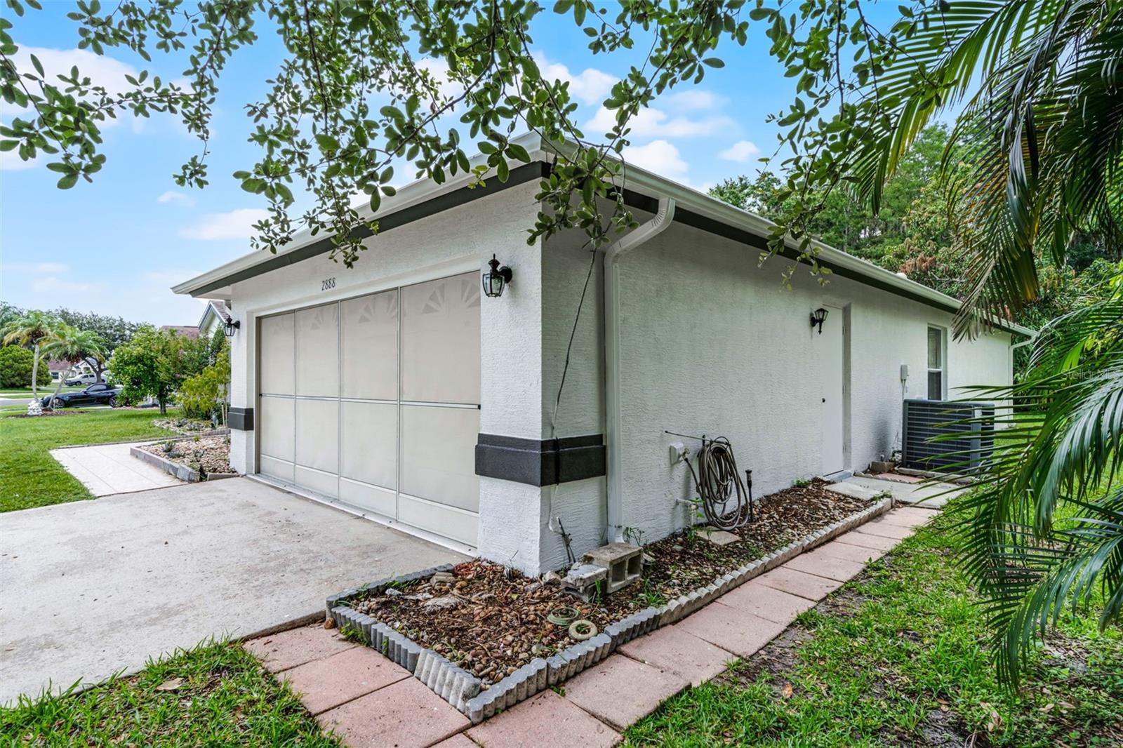 Listing photo id 5 for 2888 Middleton Circle