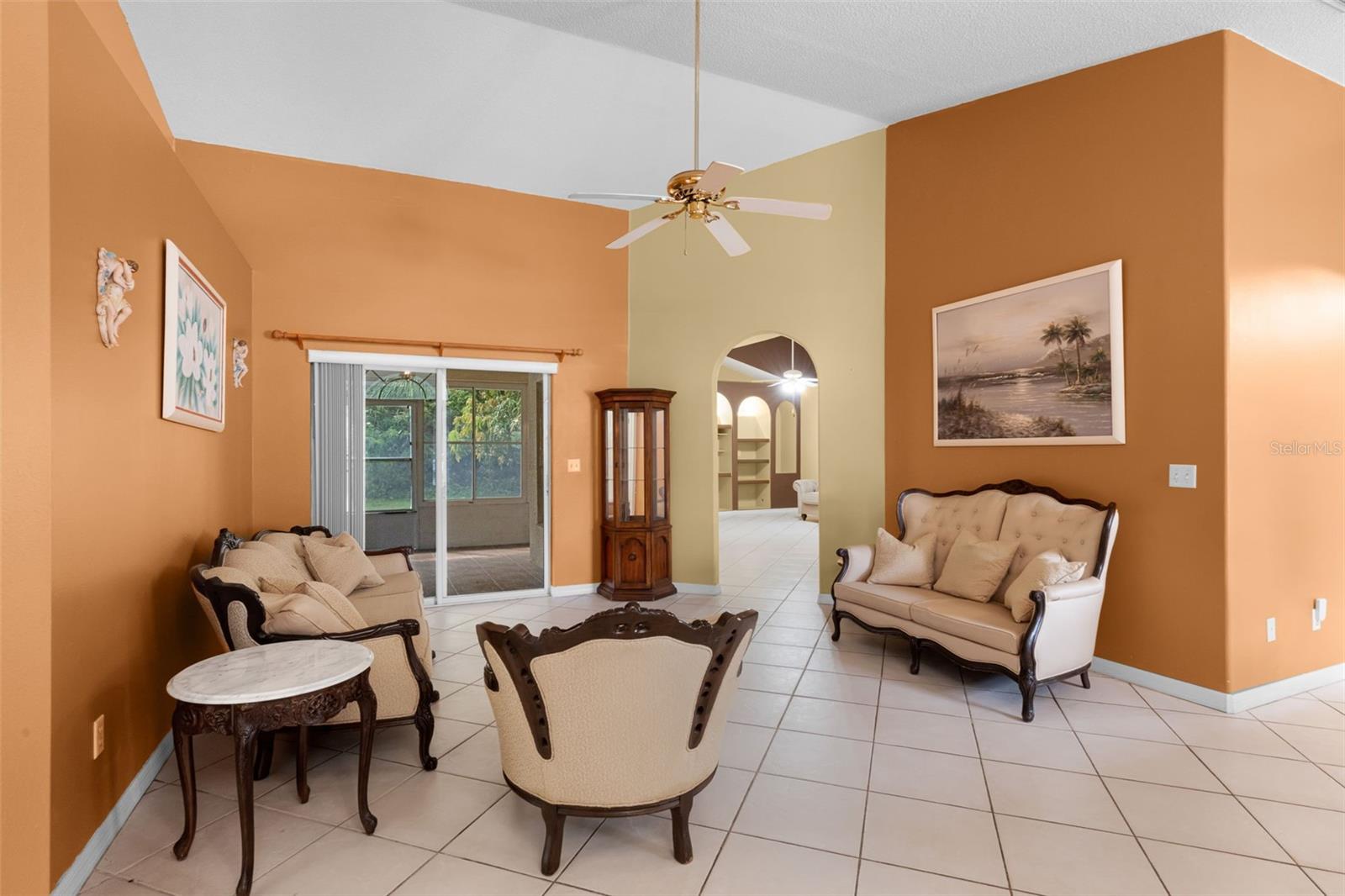 Listing photo id 7 for 2888 Middleton Circle