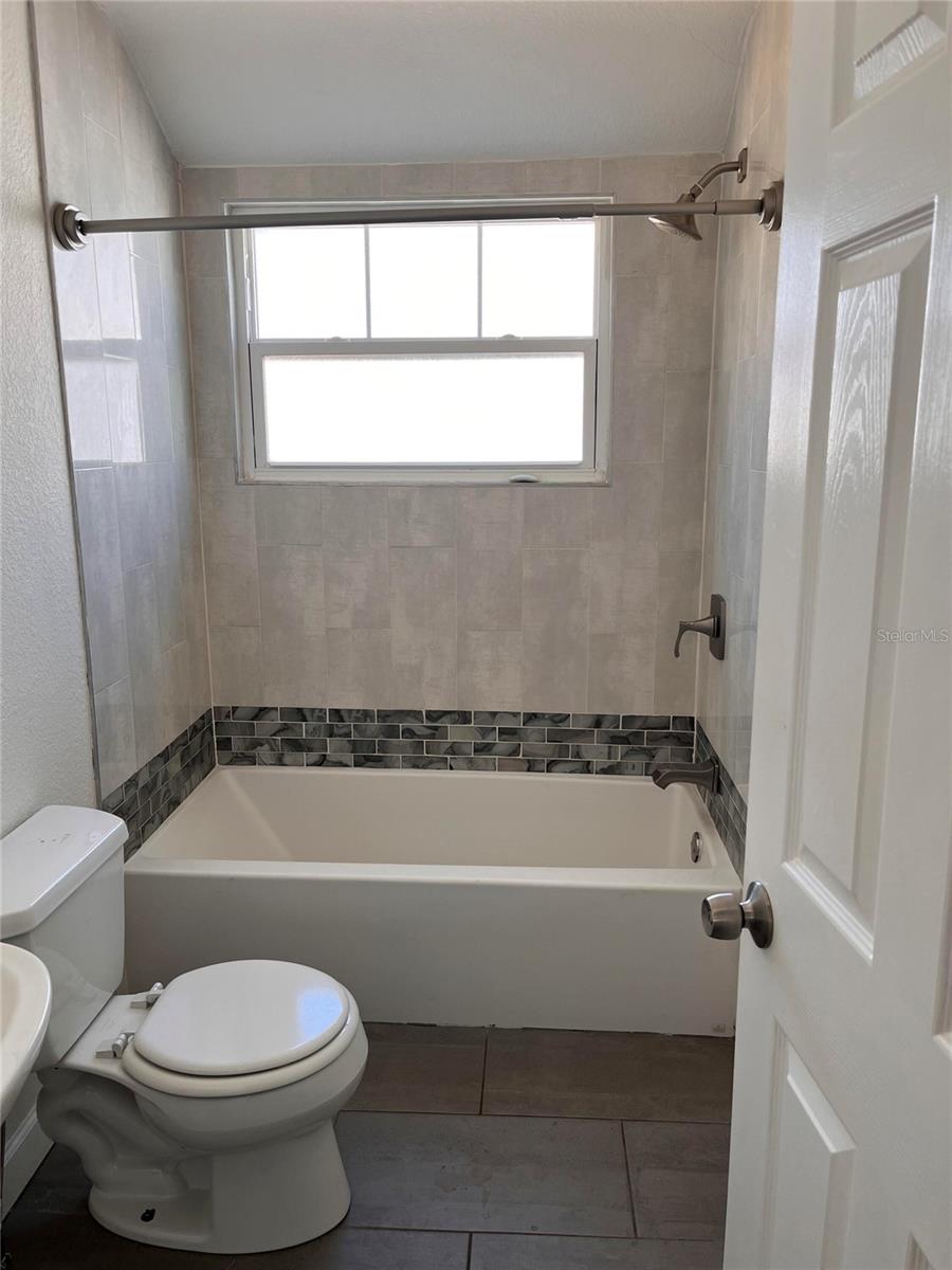 Image 6 of 18 For 1834 28th Avenue N