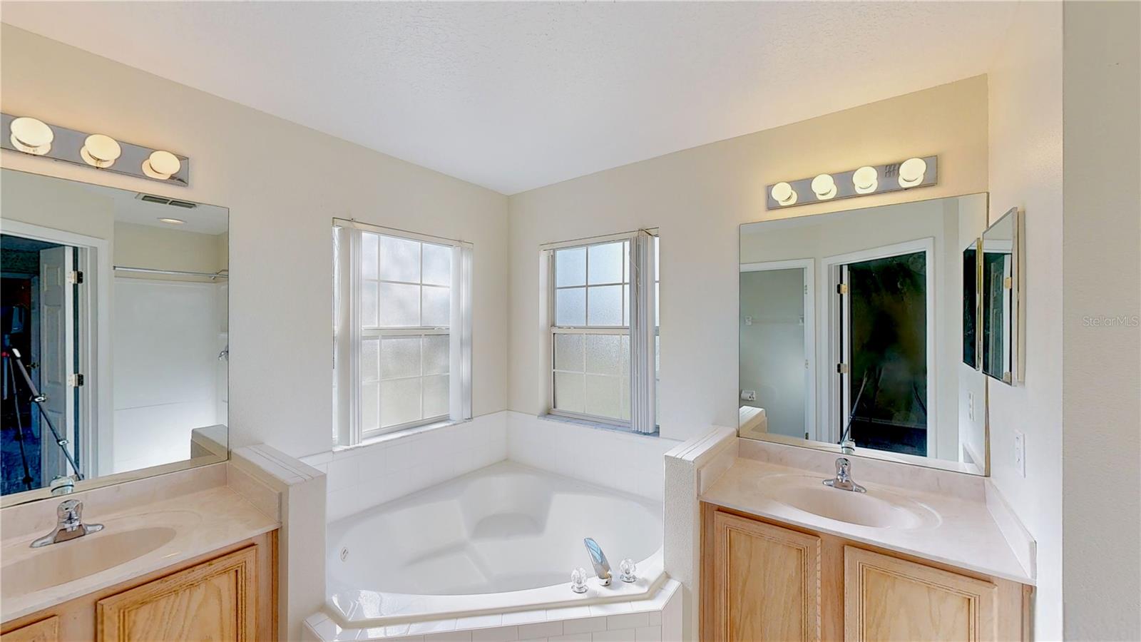 Image 21 of 55 For 8520 La Isla Drive