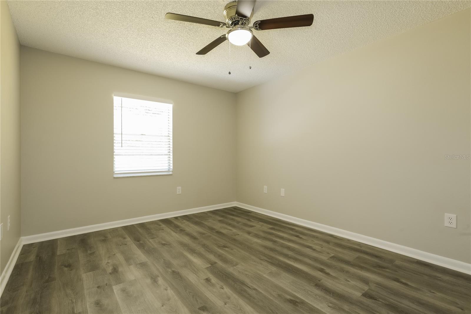 Image 9 of 16 For 5525 Southgrove Court