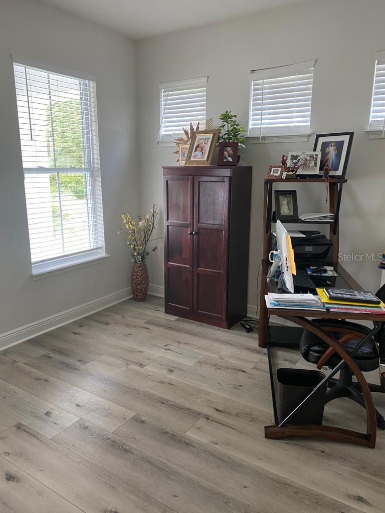 Image 5 of 22 For 7561 Colbury Avenue