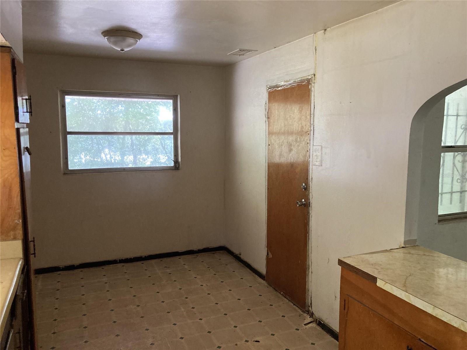Image 11 of 15 For 802 High Street