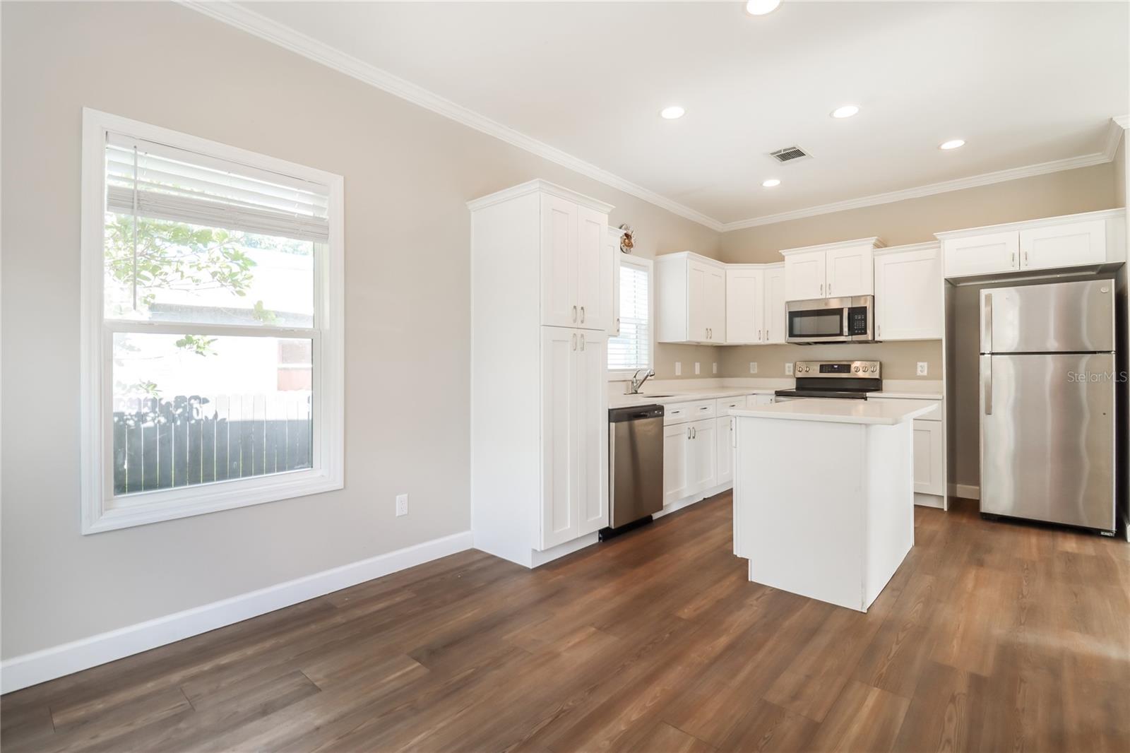 Image 7 of 16 For 1701 16th Avenue S
